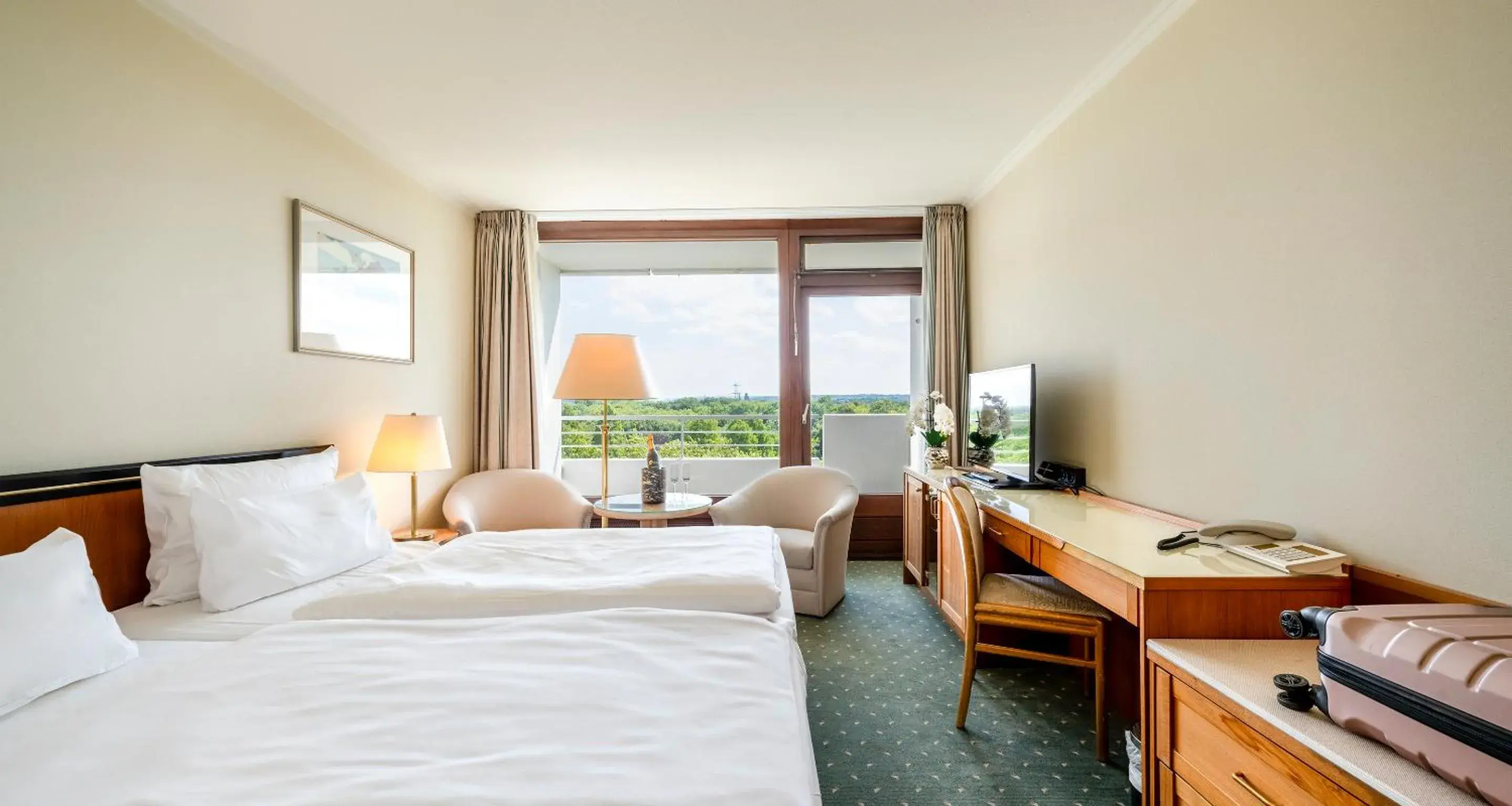 Superior Triple Room with Garden View in PLAZA Hotel Gelsenkirchen Superior Triple Room with Garden View in PLAZA Hotel Gelsenkirchen