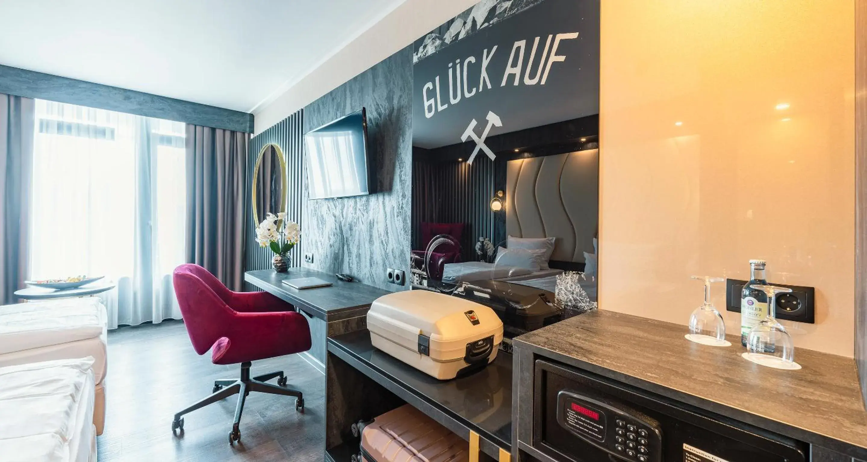 TV and multimedia, Bed in PLAZA Hotel Gelsenkirchen TV and multimedia, Bed in PLAZA Hotel Gelsenkirchen