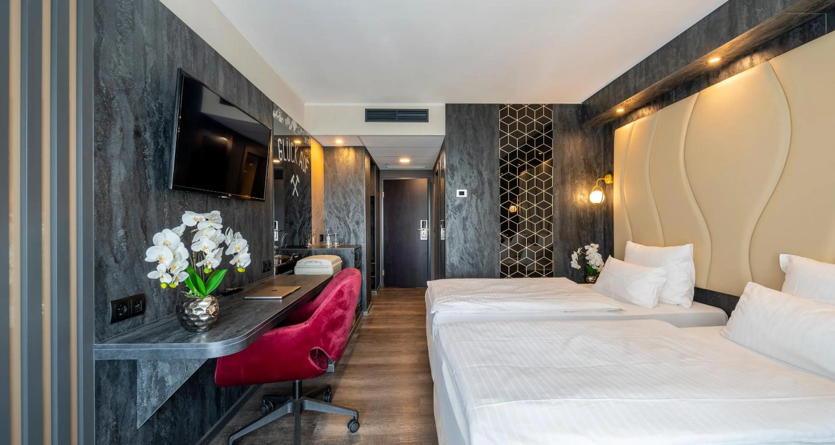 Photo of the whole room, Bed in PLAZA Hotel Gelsenkirchen