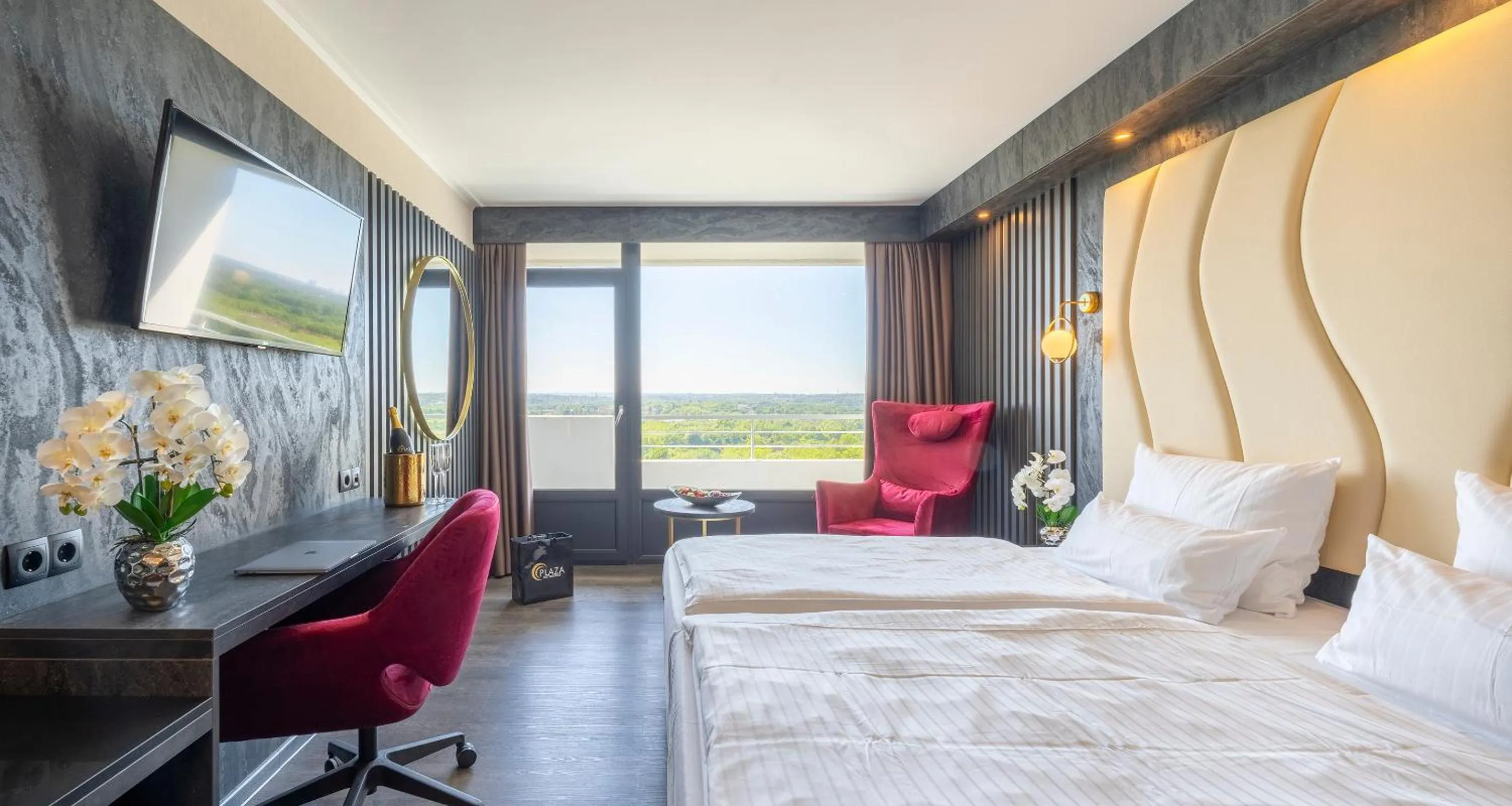 View (from property/room), Bed in PLAZA Hotel Gelsenkirchen