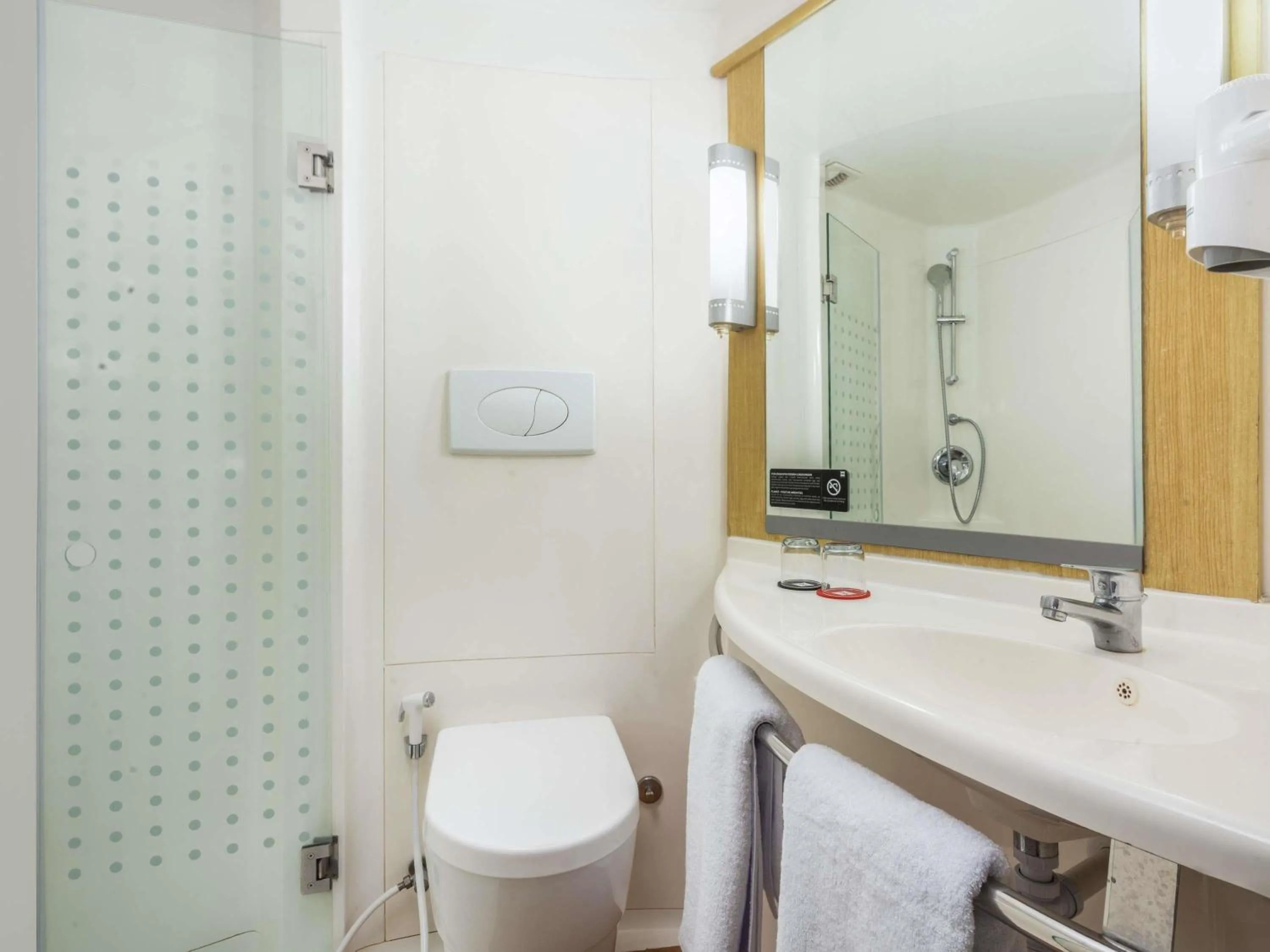 Bedroom in Ibis Jakarta Senen