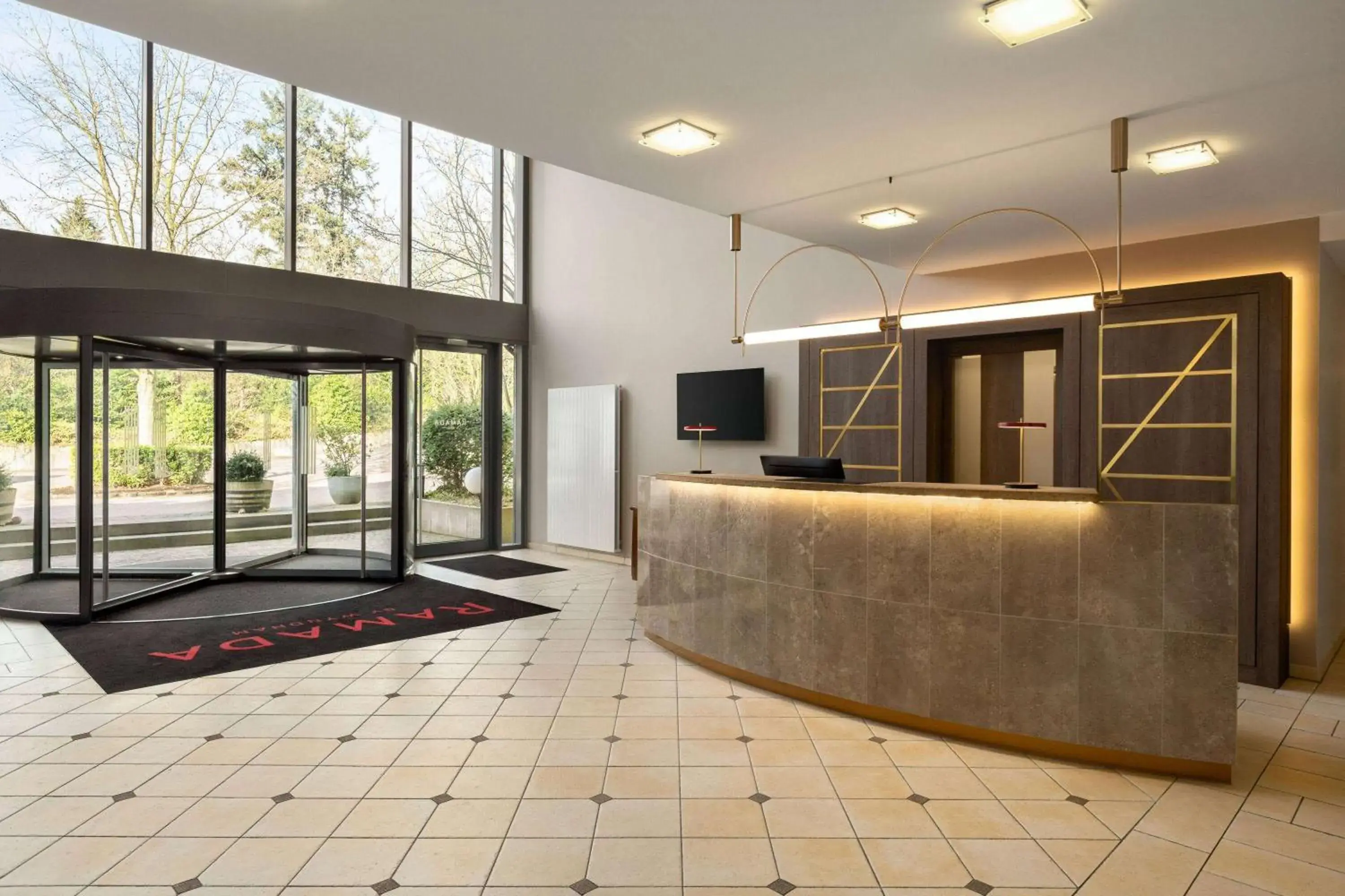 Lobby or reception, Bed in Ramada by Wyndham Duesseldorf Ratingen Lobby or reception, Bed in Ramada by Wyndham Duesseldorf Ratingen