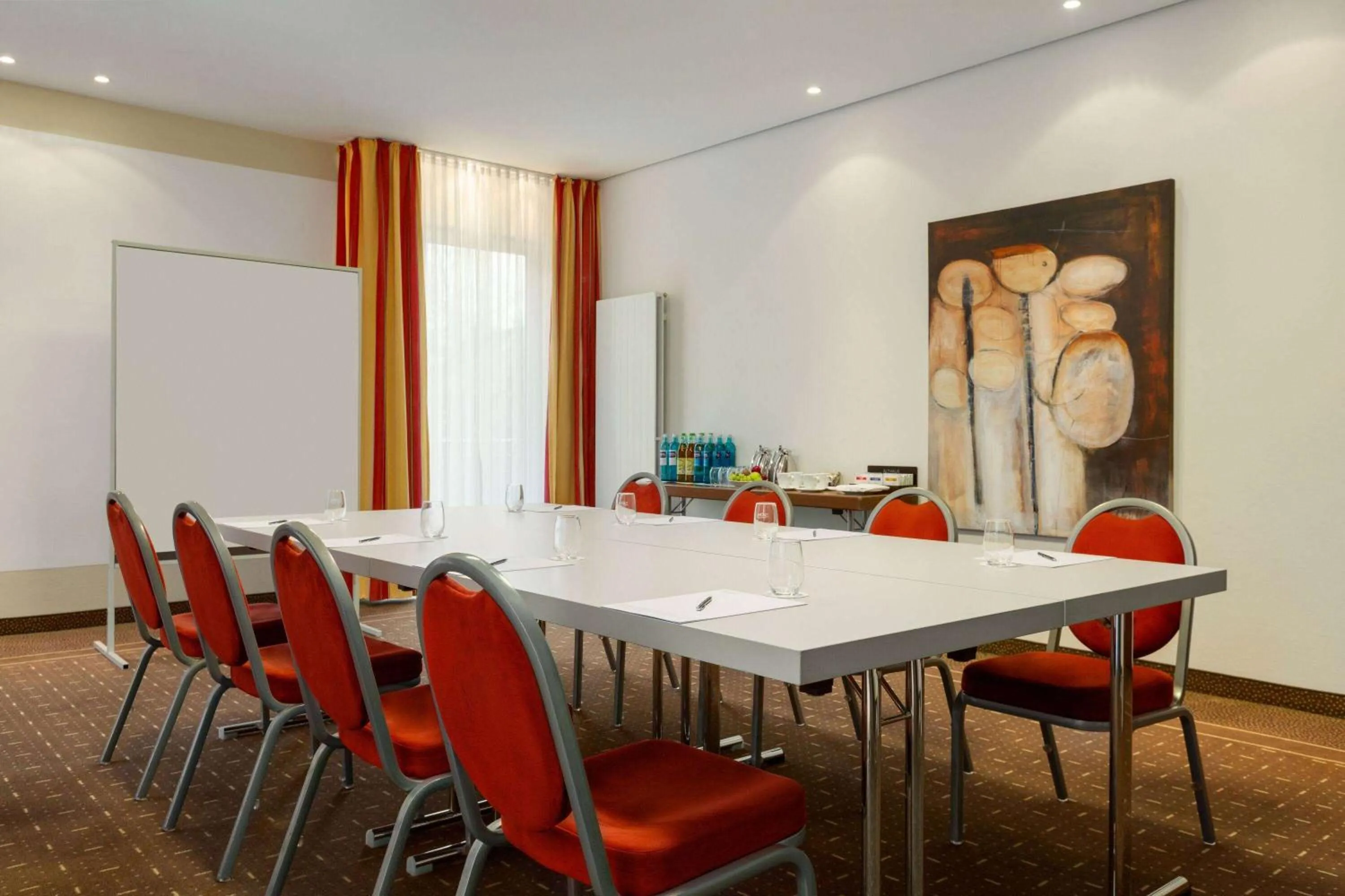 Meeting/conference room in Ramada by Wyndham Duesseldorf Ratingen