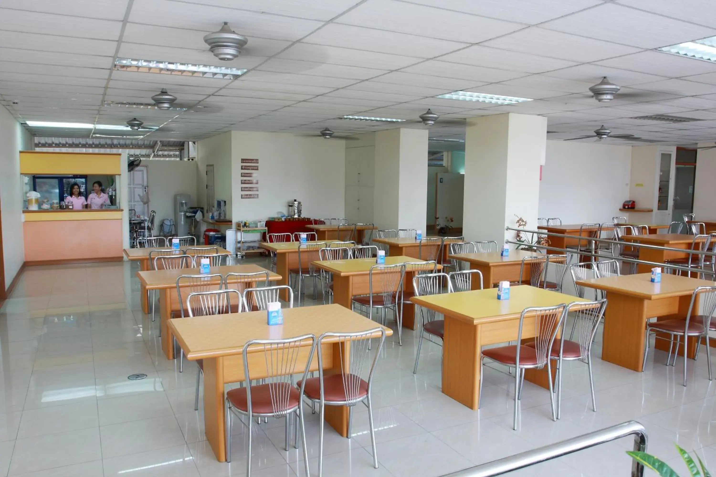 Restaurant/places to eat in P.A. Place Hotel Restaurant/places to eat in P.A. Place Hotel