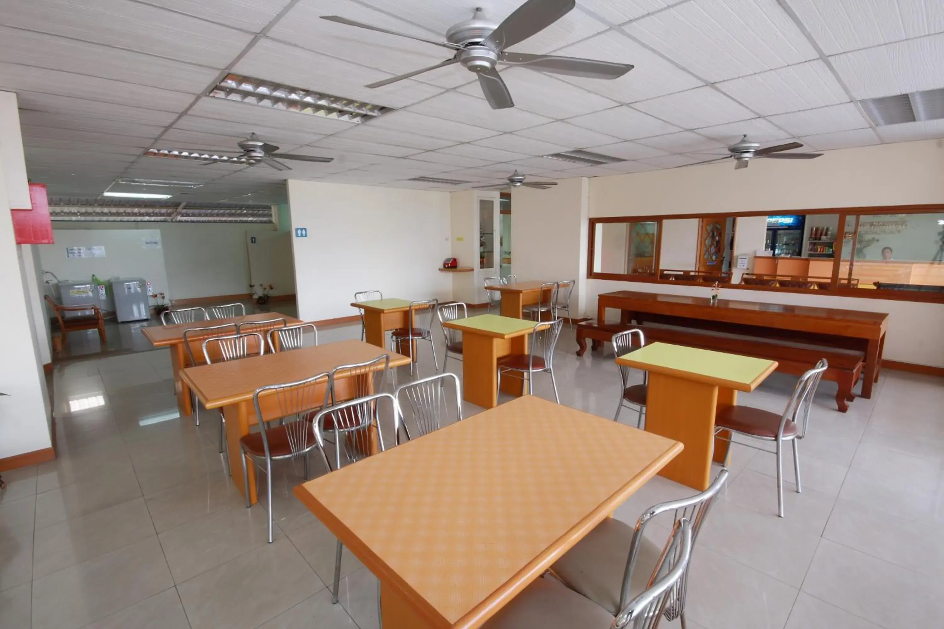 Restaurant/places to eat in P.A. Place Hotel Restaurant/places to eat in P.A. Place Hotel