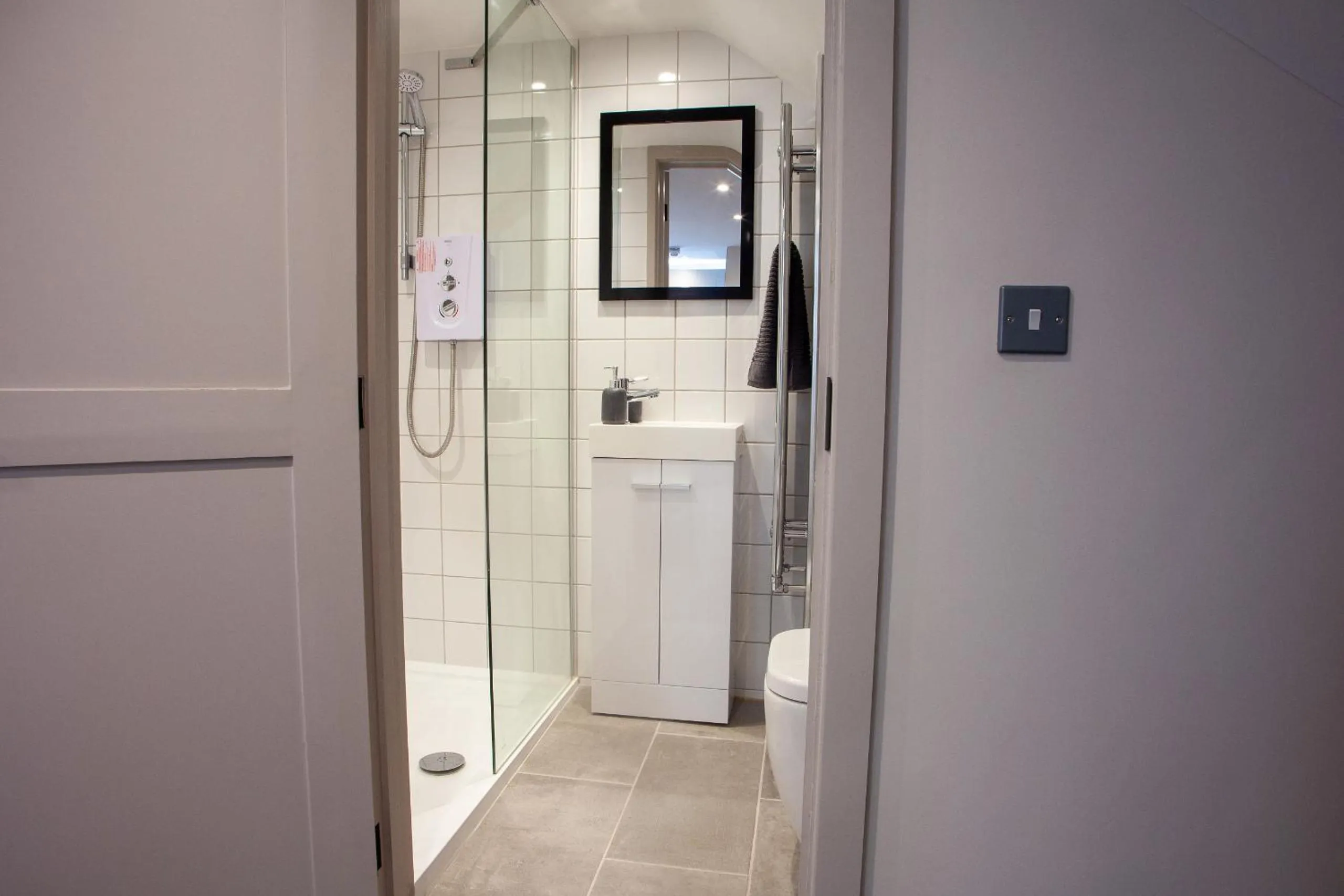 Bathroom in Oxford Street Grand Apartment- free evening parking