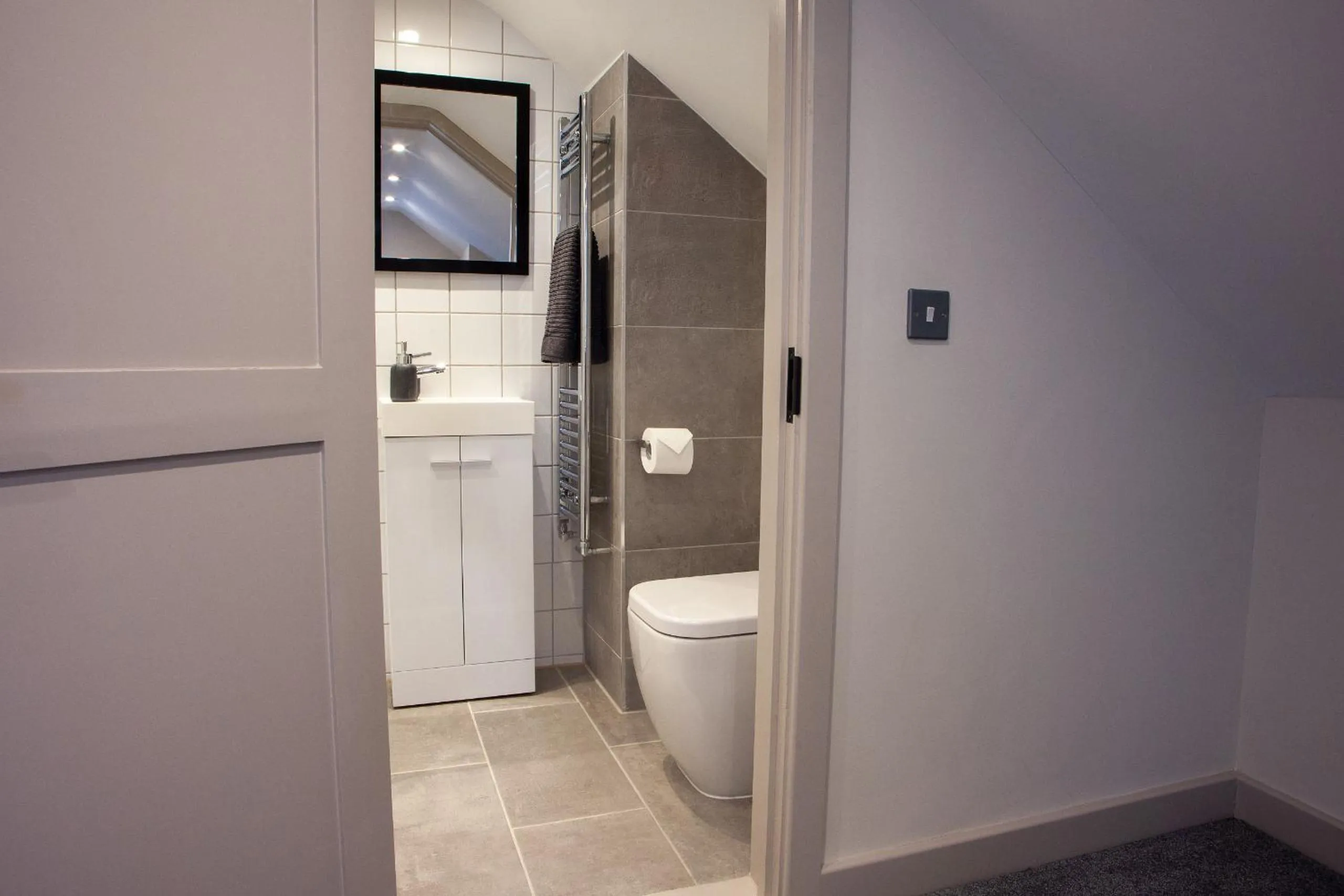 Bathroom in Oxford Street Grand Apartment- free evening parking