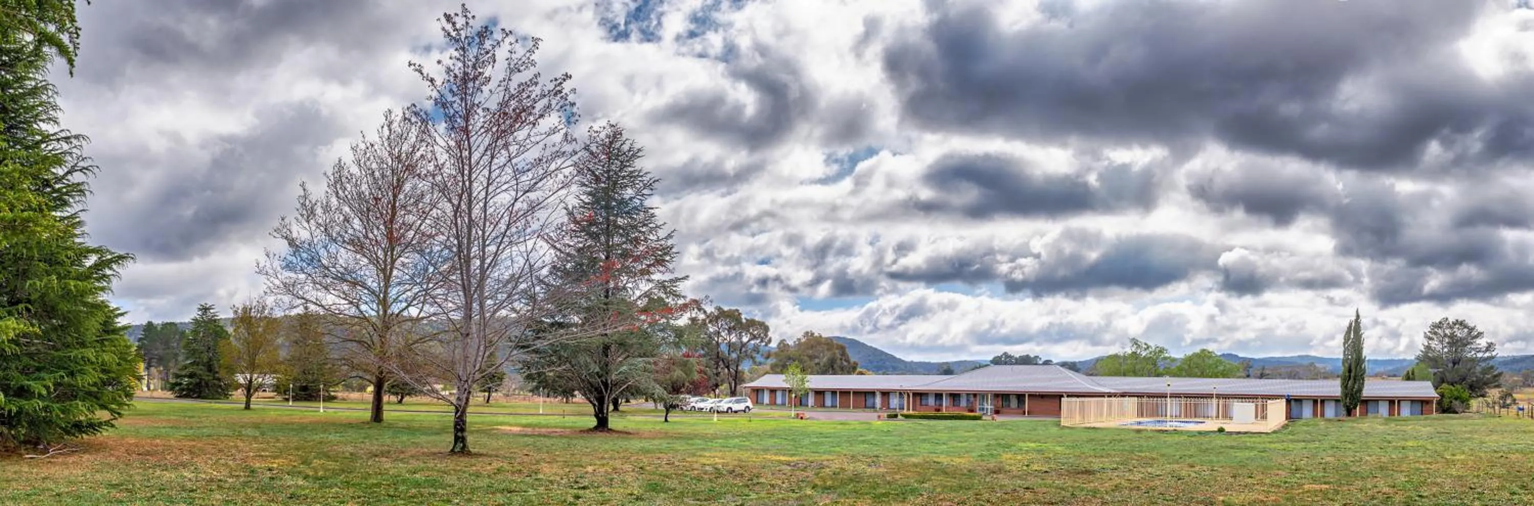 Garden view in Bushman's Motor Inn