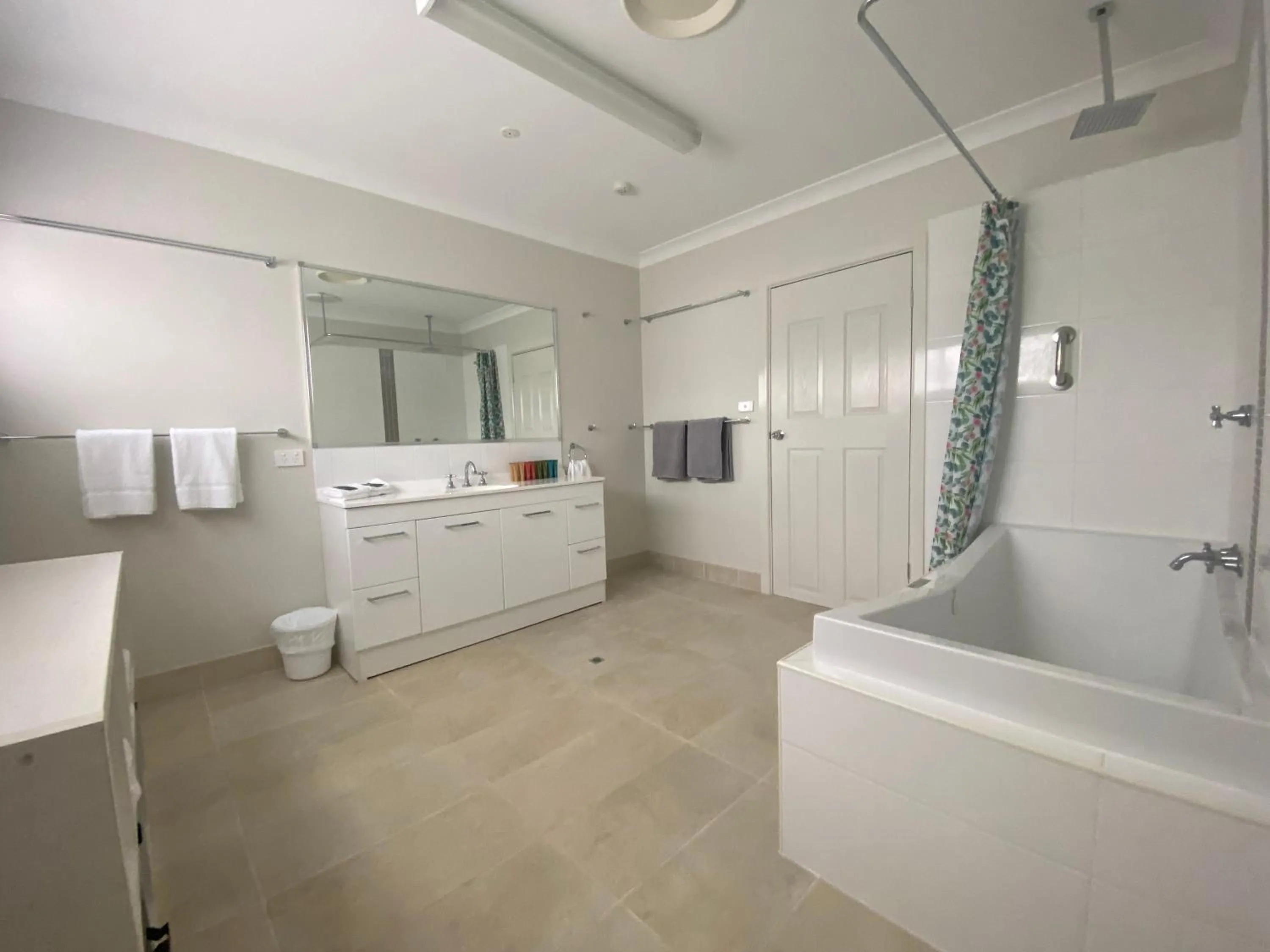 Shower in Timbertown Motel