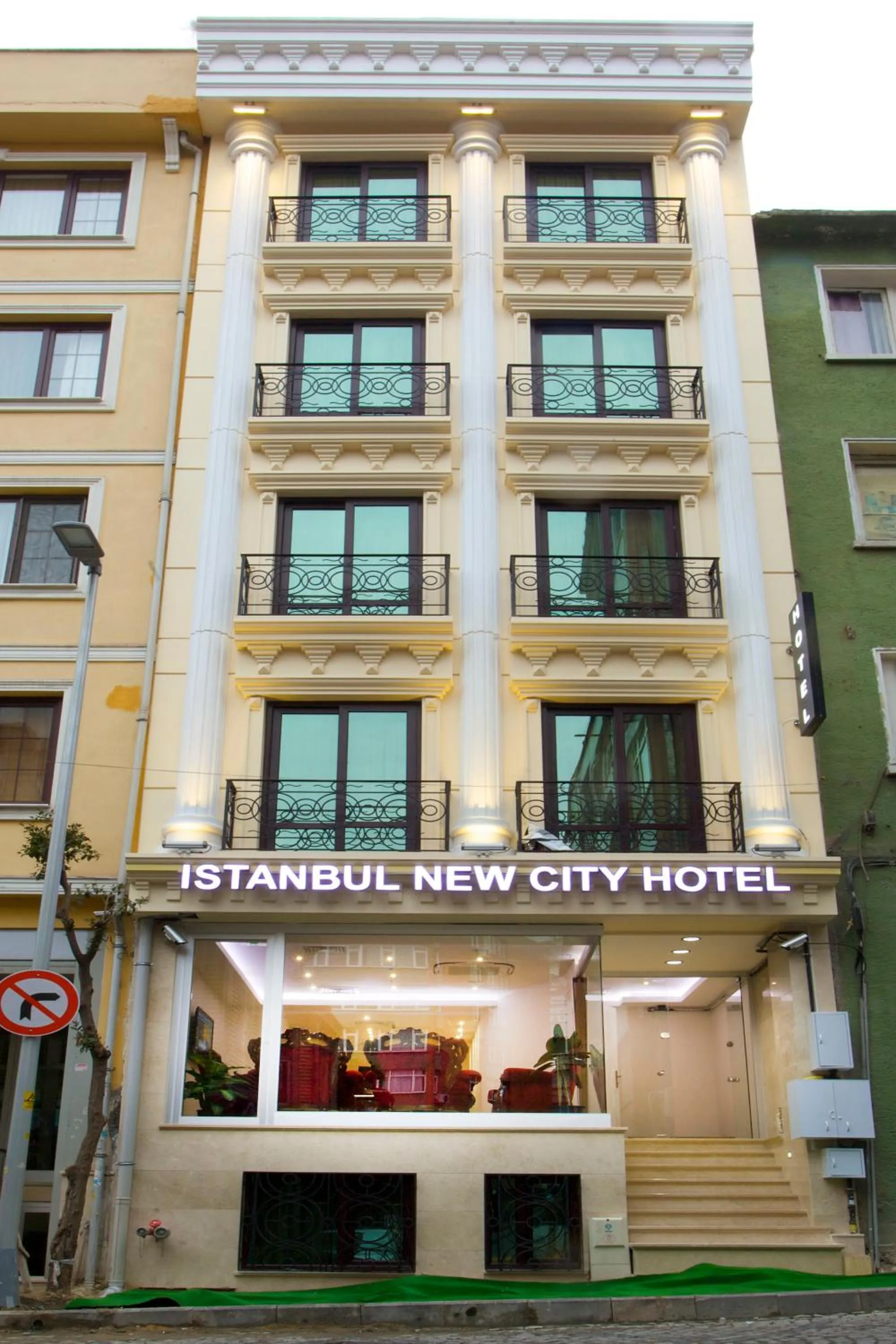 Facade/entrance in Istanbul Newcity Hotel