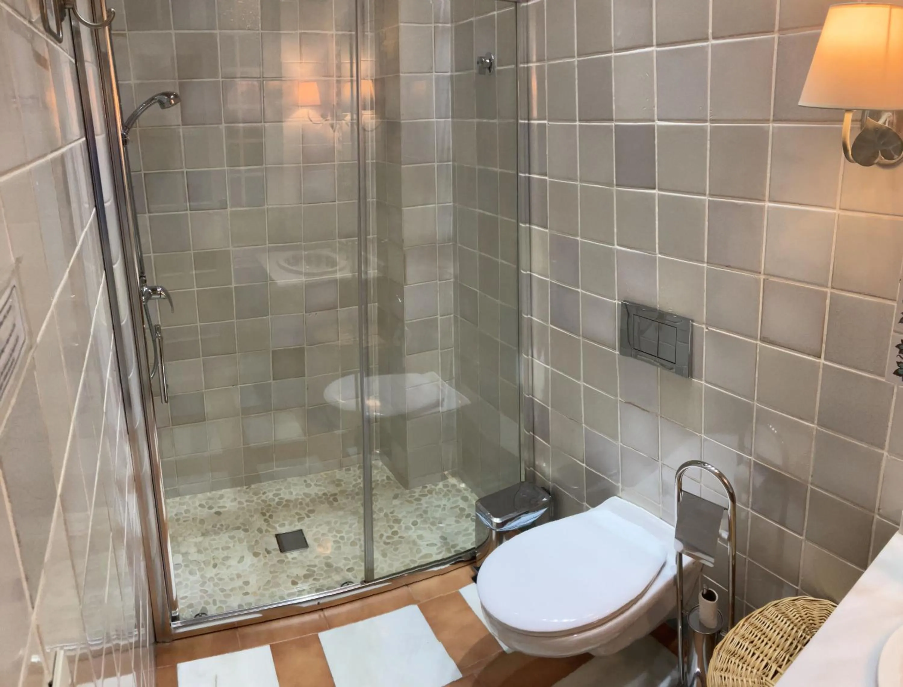 Shower in PuraSevilla apartments
