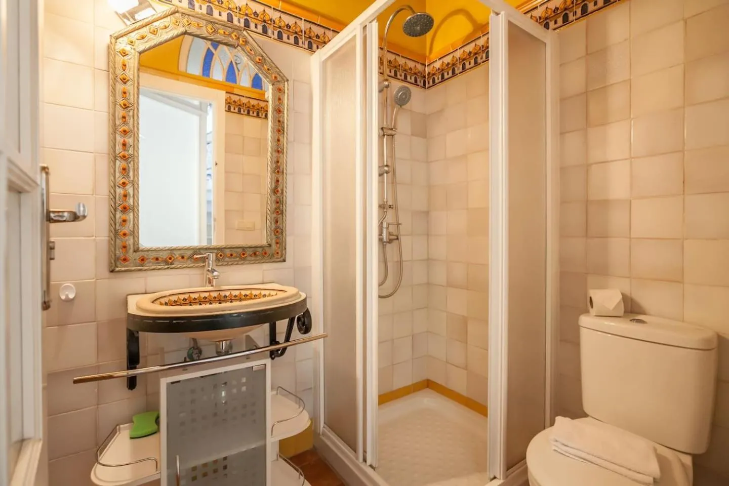 Bathroom in PuraSevilla apartments