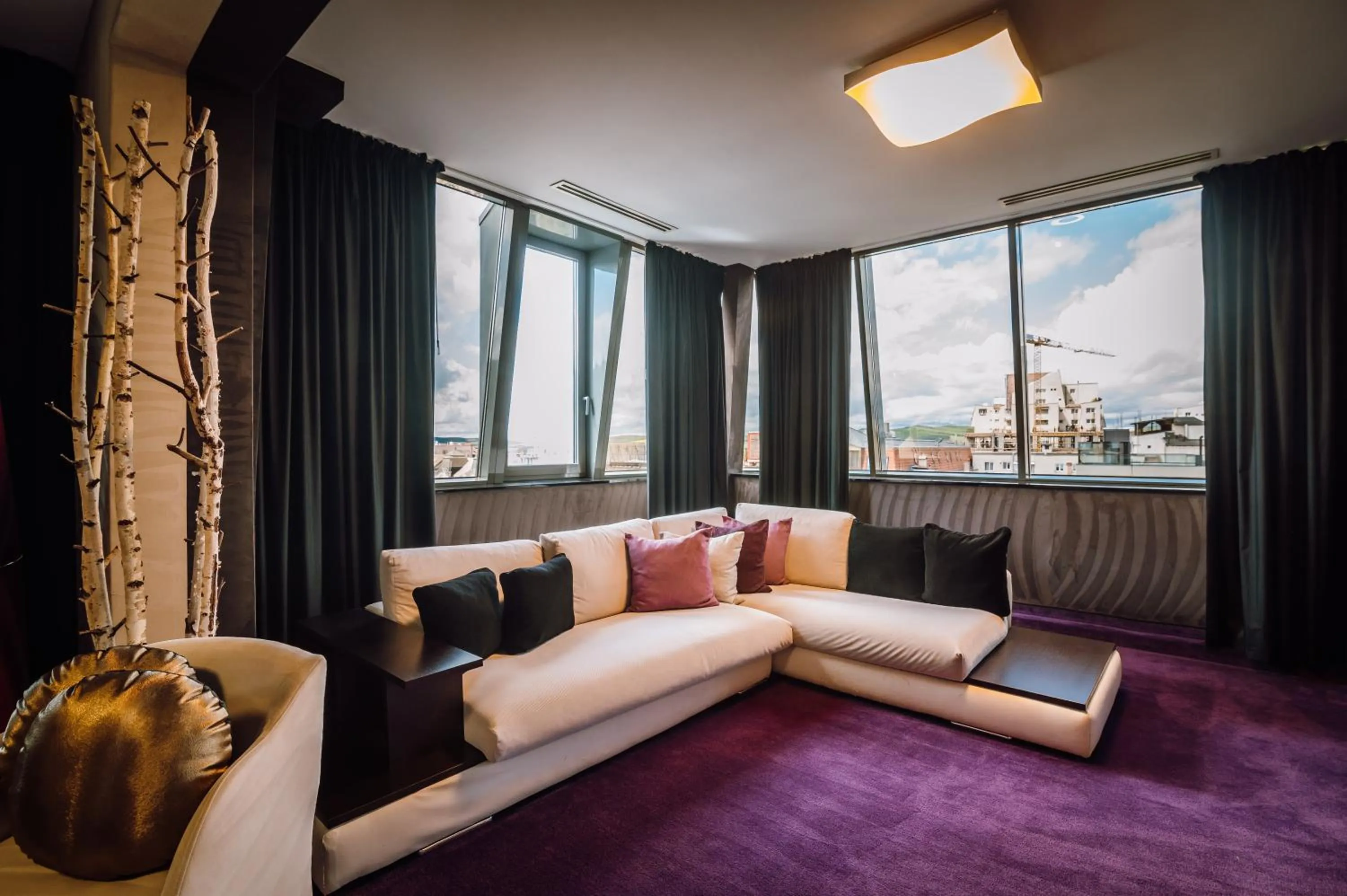 Bed in Plaza V Executive Hotel