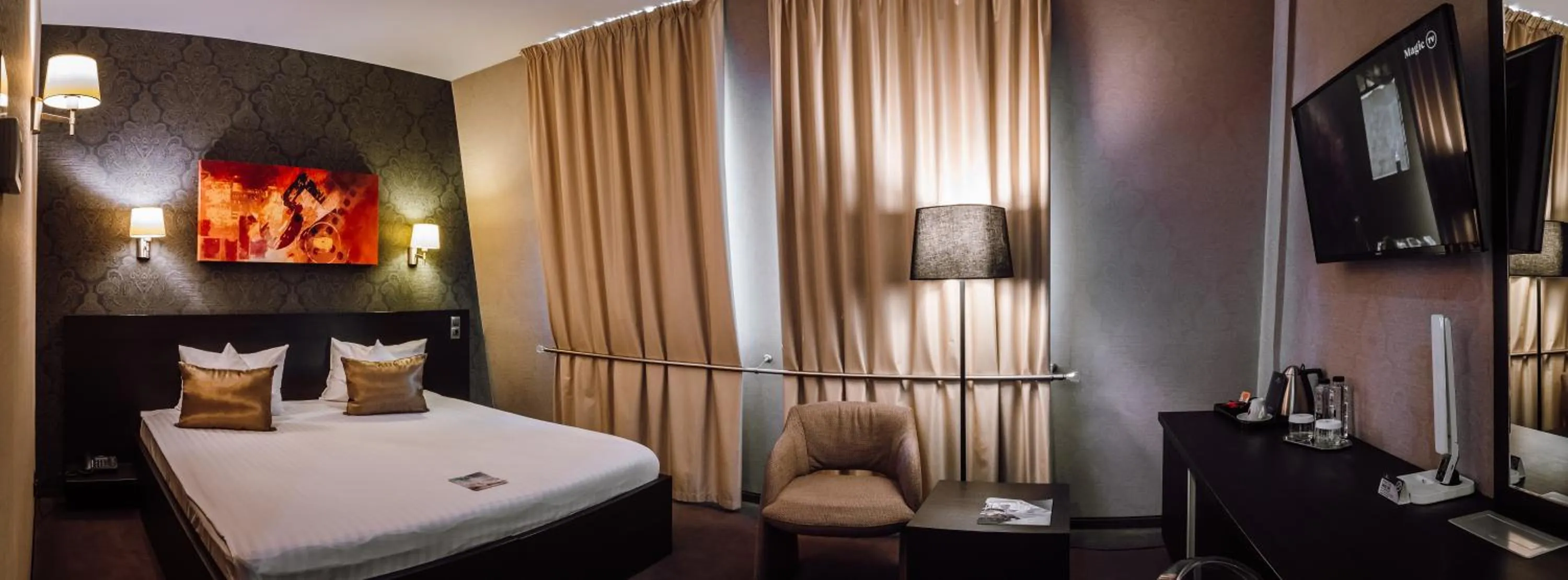 Bed in Plaza V Executive Hotel