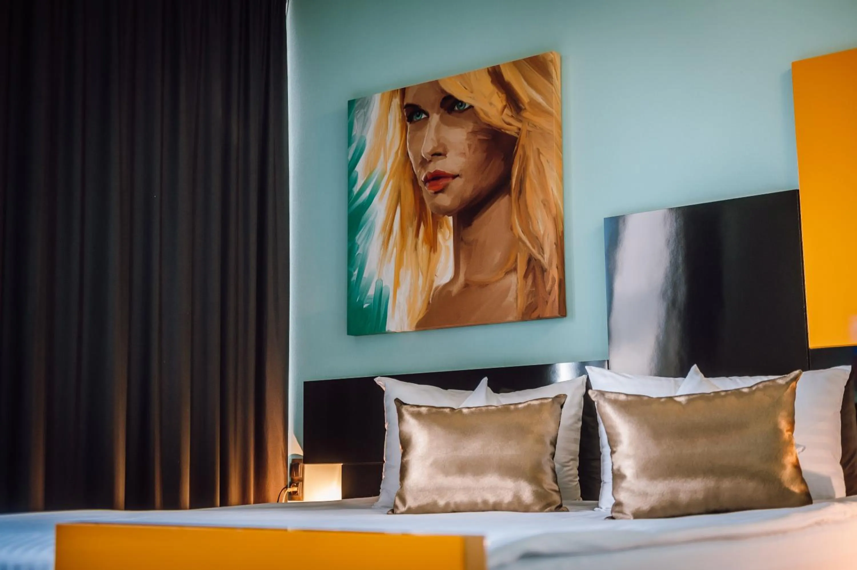 Bed in Plaza V Executive Hotel