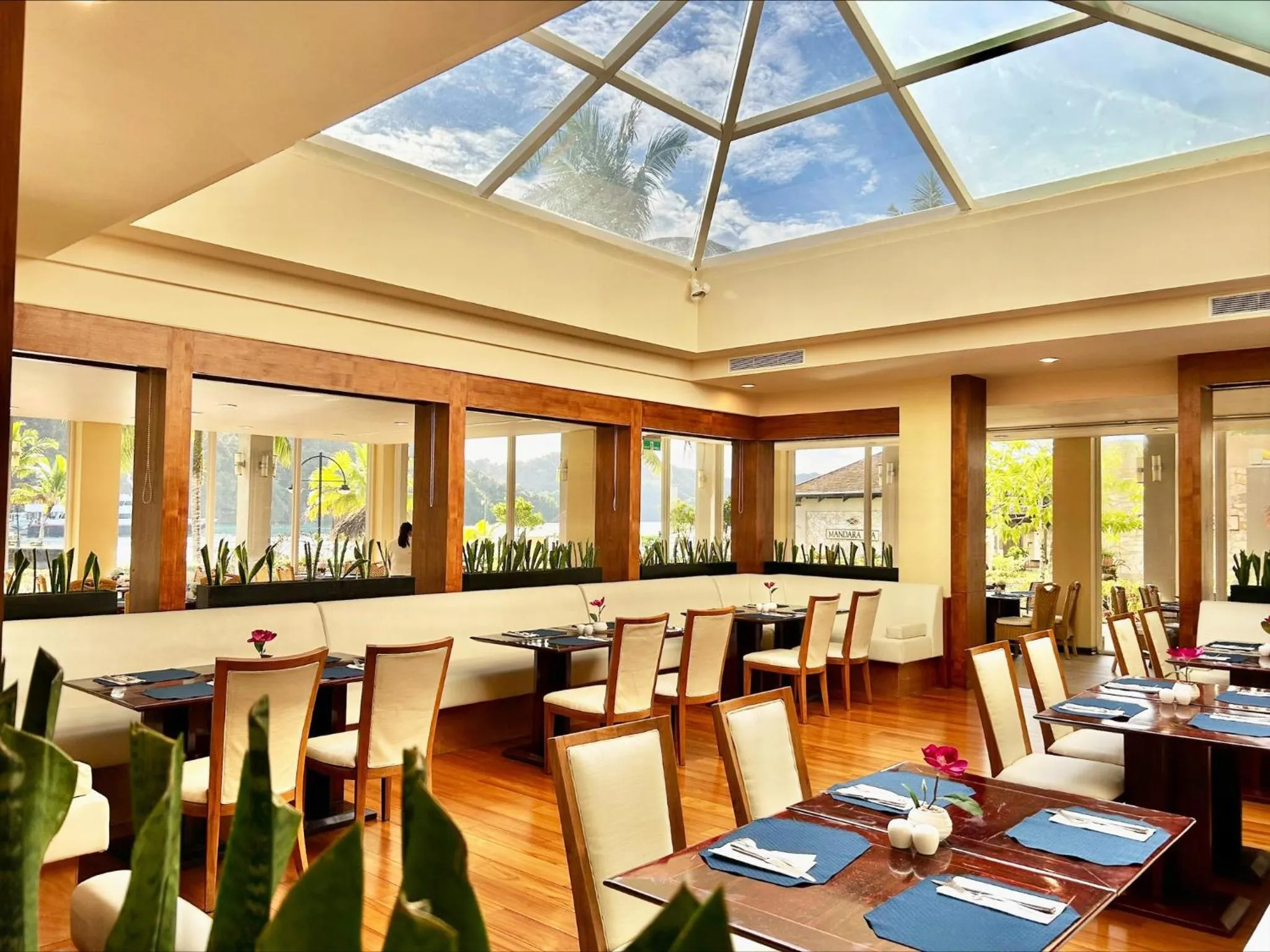 Restaurant/places to eat in Palau Royal Resort