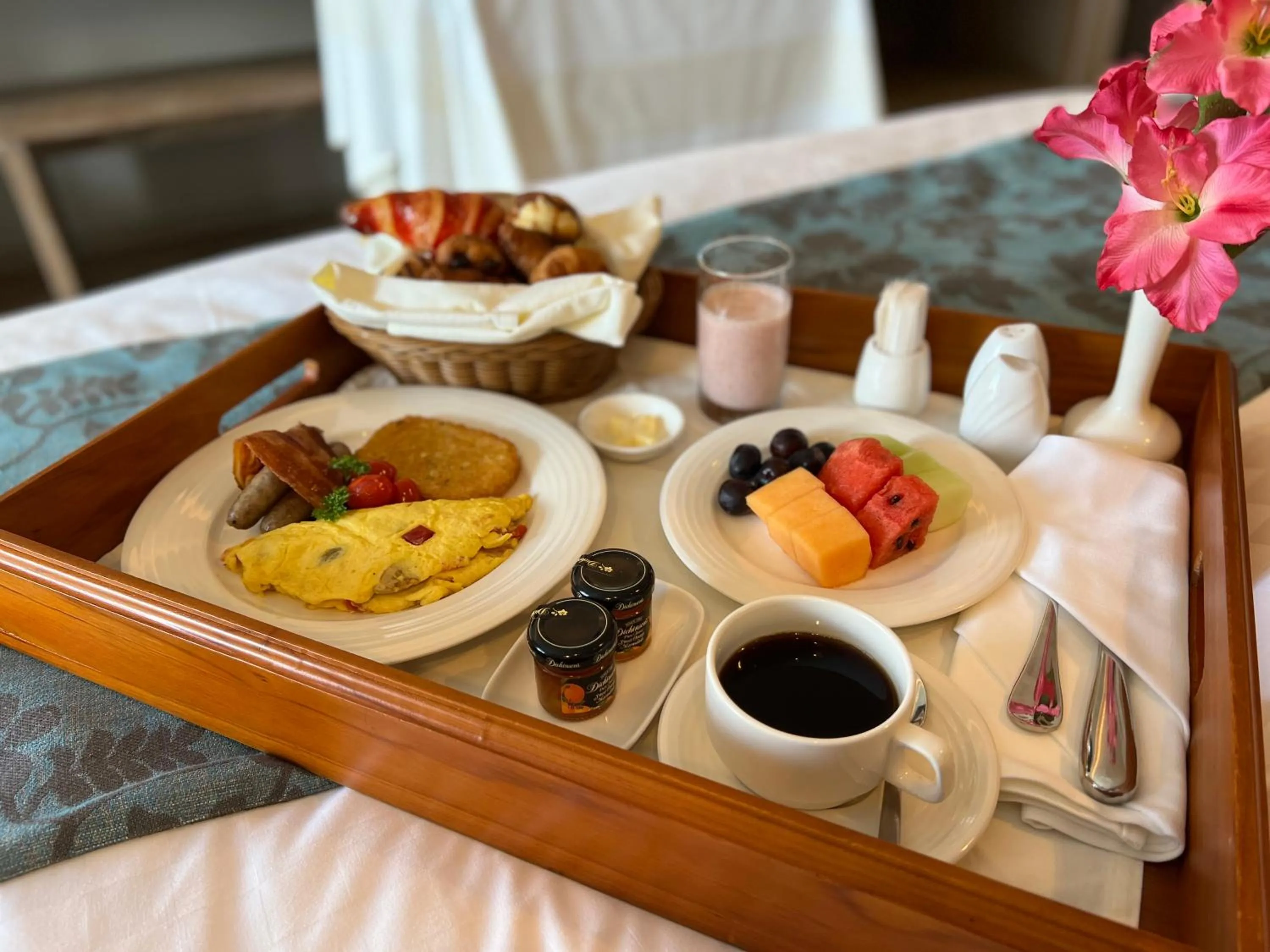 Breakfast, Bed in Palau Royal Resort