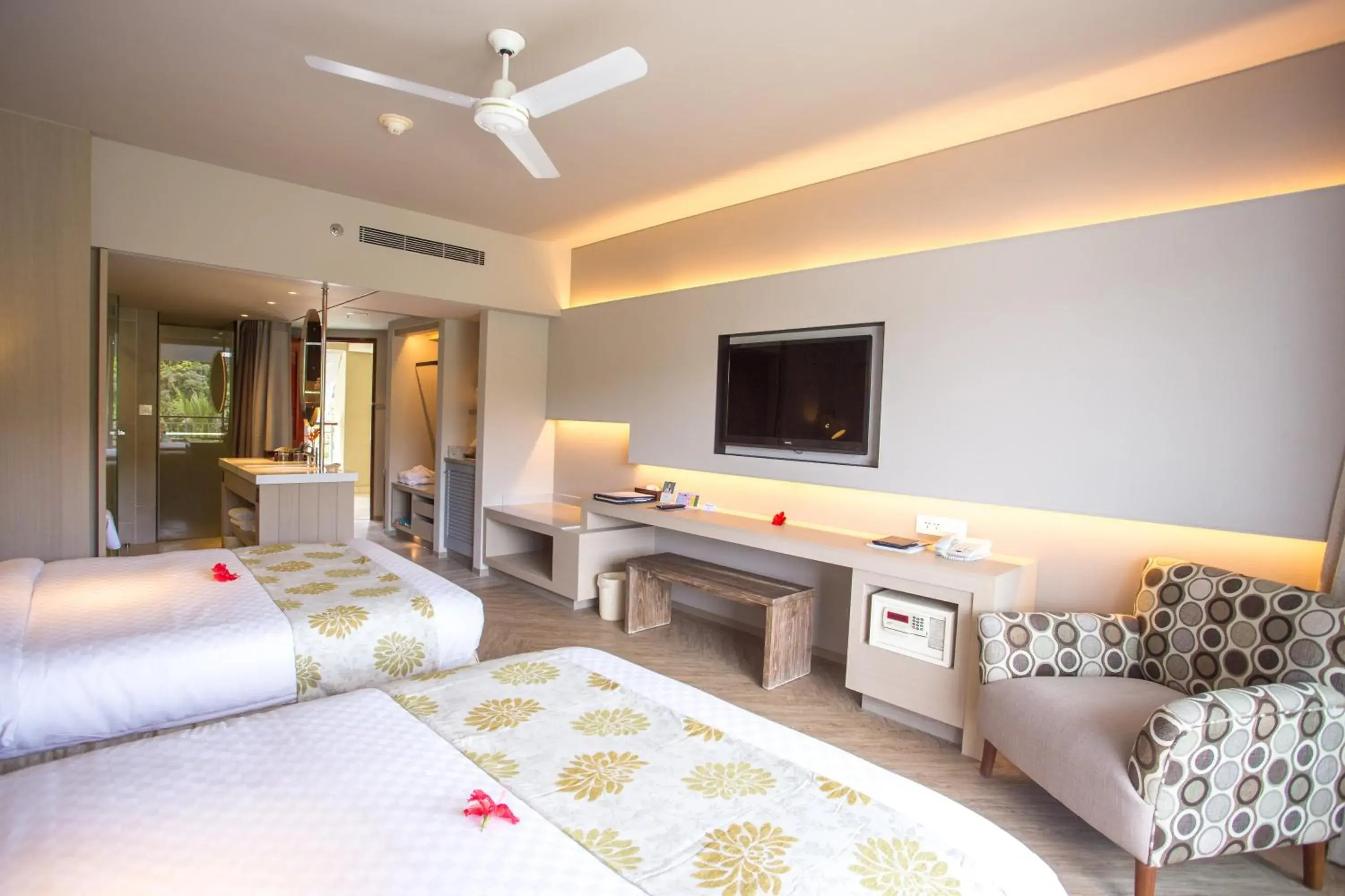 Bedroom, Bed in Palau Royal Resort Bedroom, Bed in Palau Royal Resort