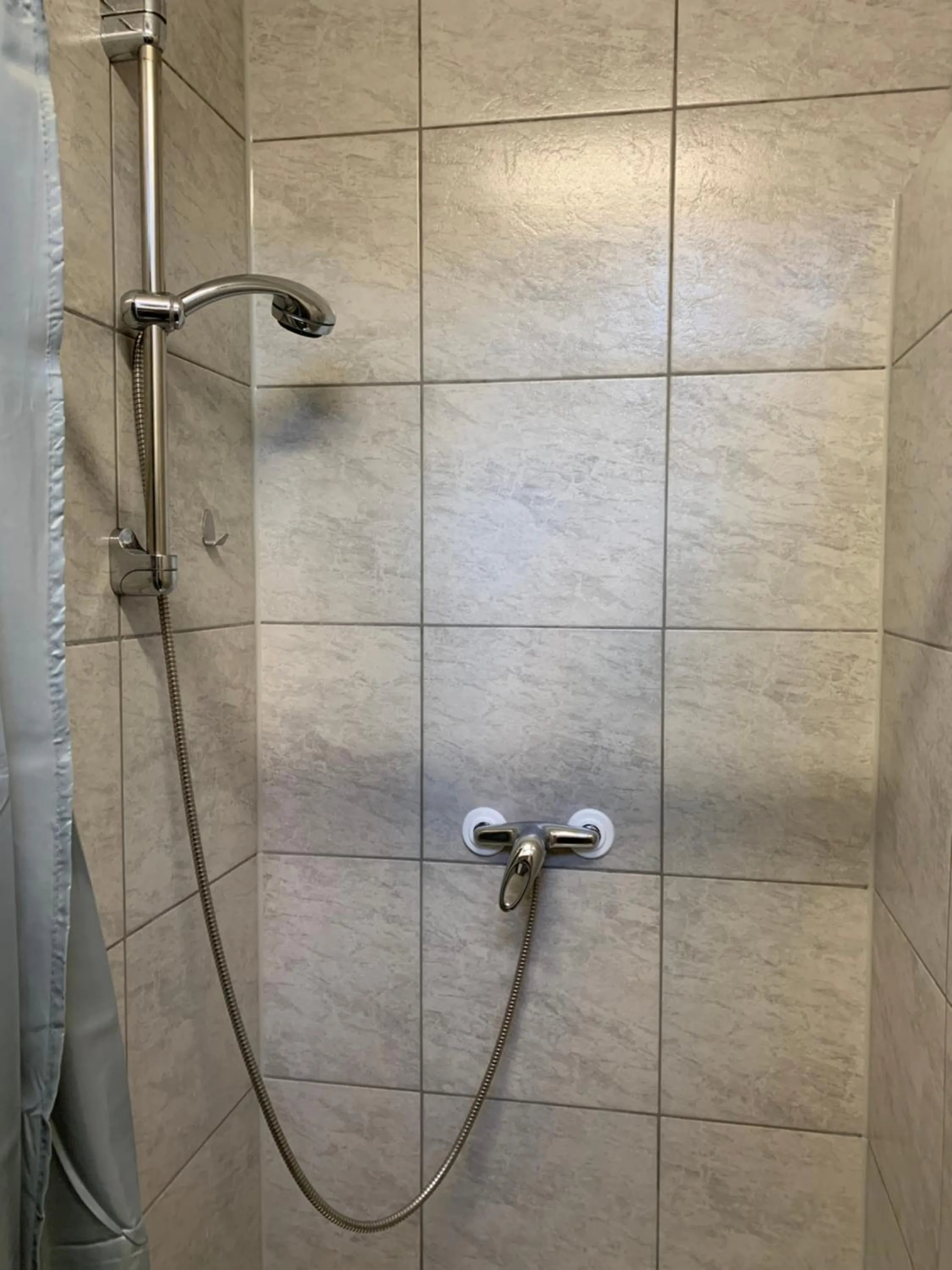 Bathroom in Belle Vue Apartrooms