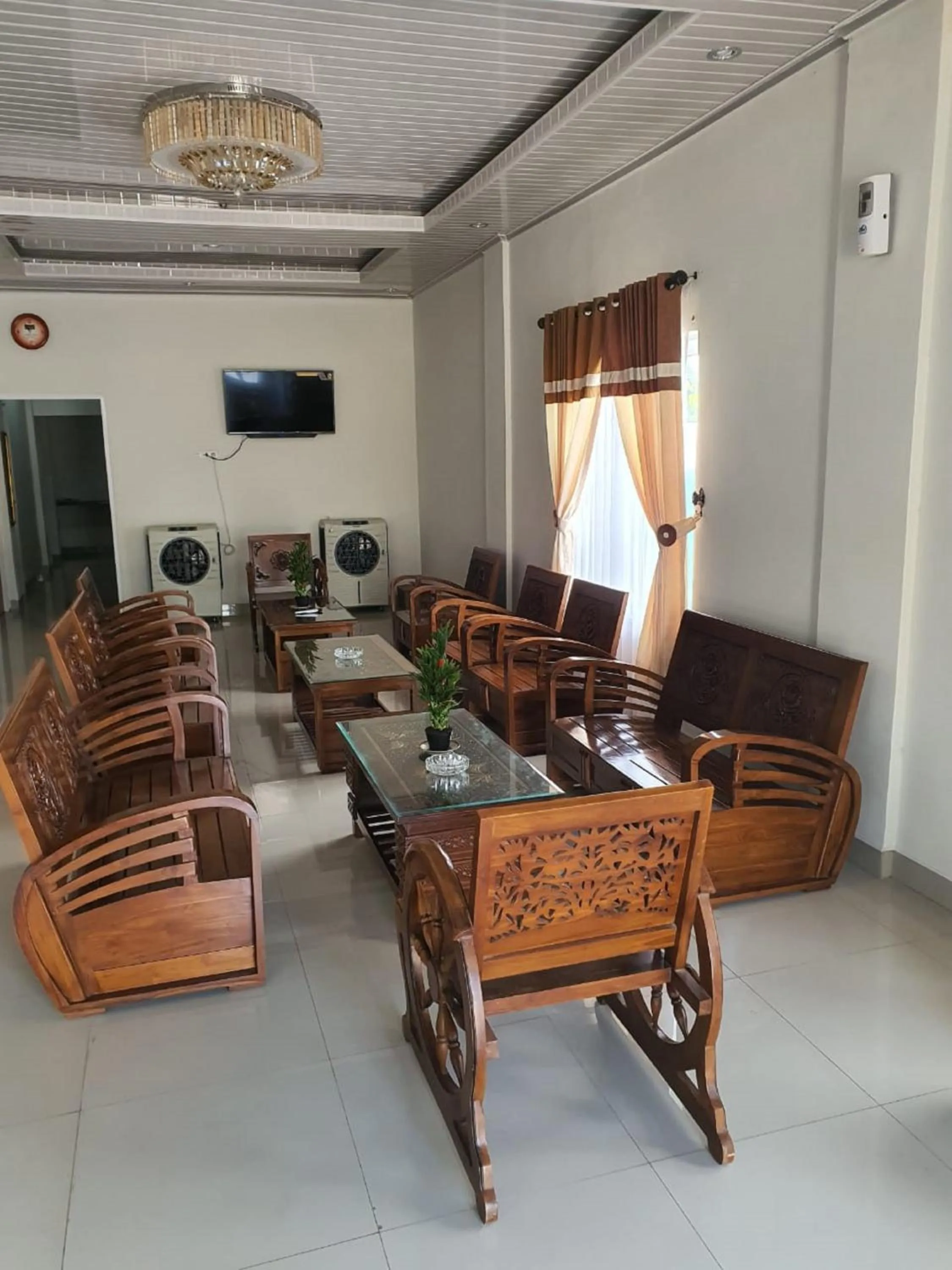 Area and facilities in RedDoorz near Palembang Airport 2