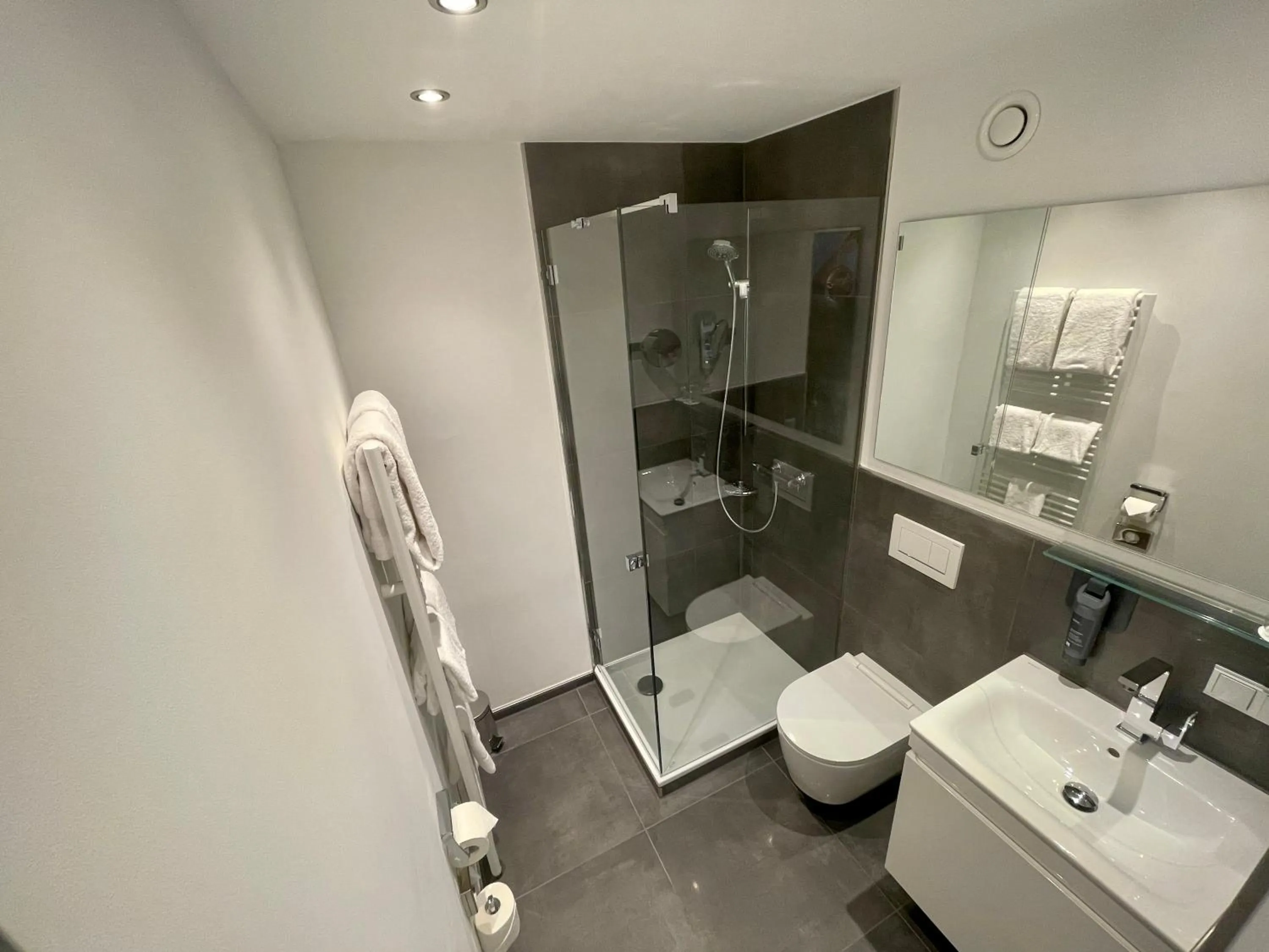 Shower in Congress Hotel am Stadtpark