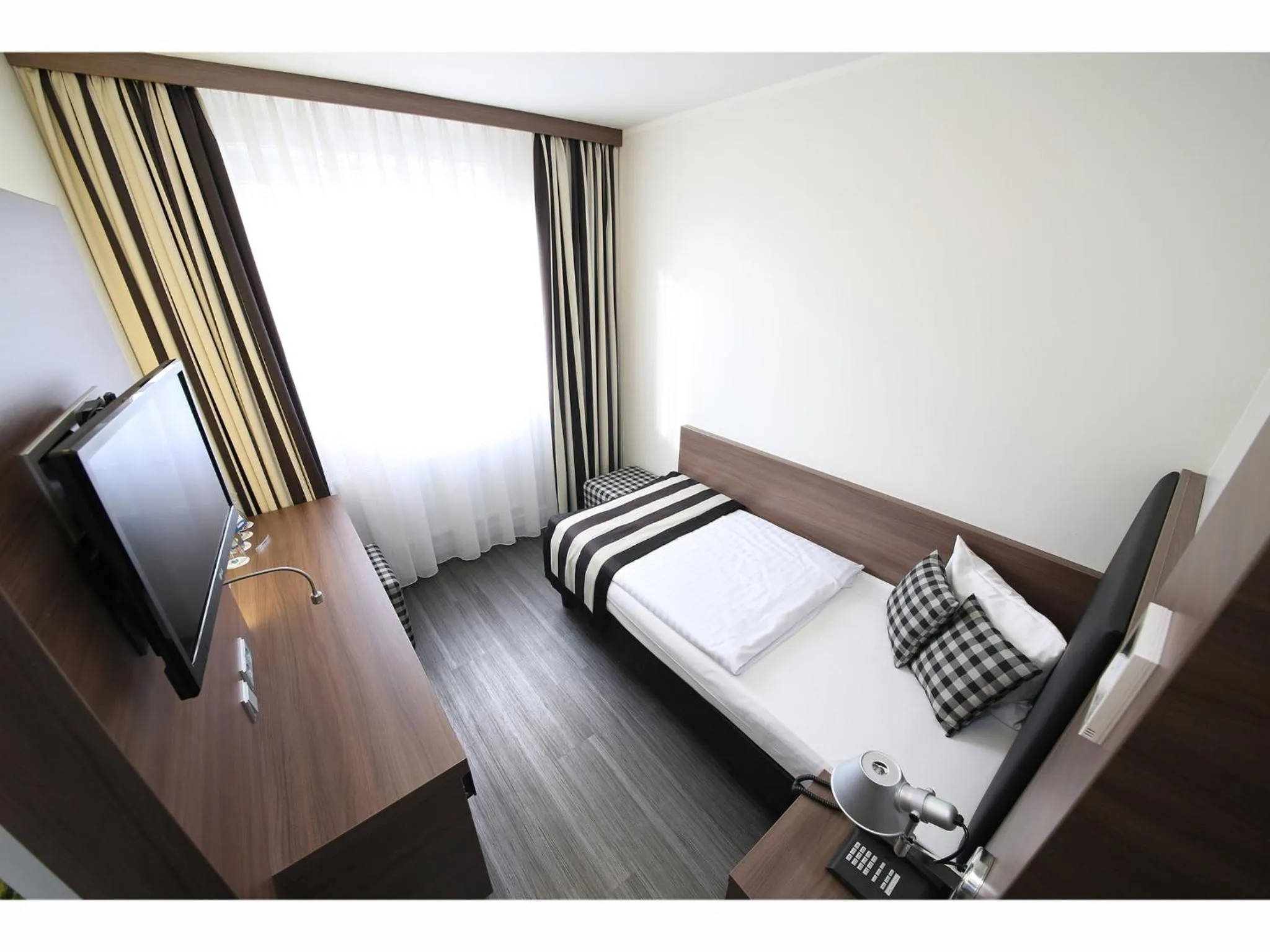 Photo of the whole room, Bed in Congress Hotel am Stadtpark