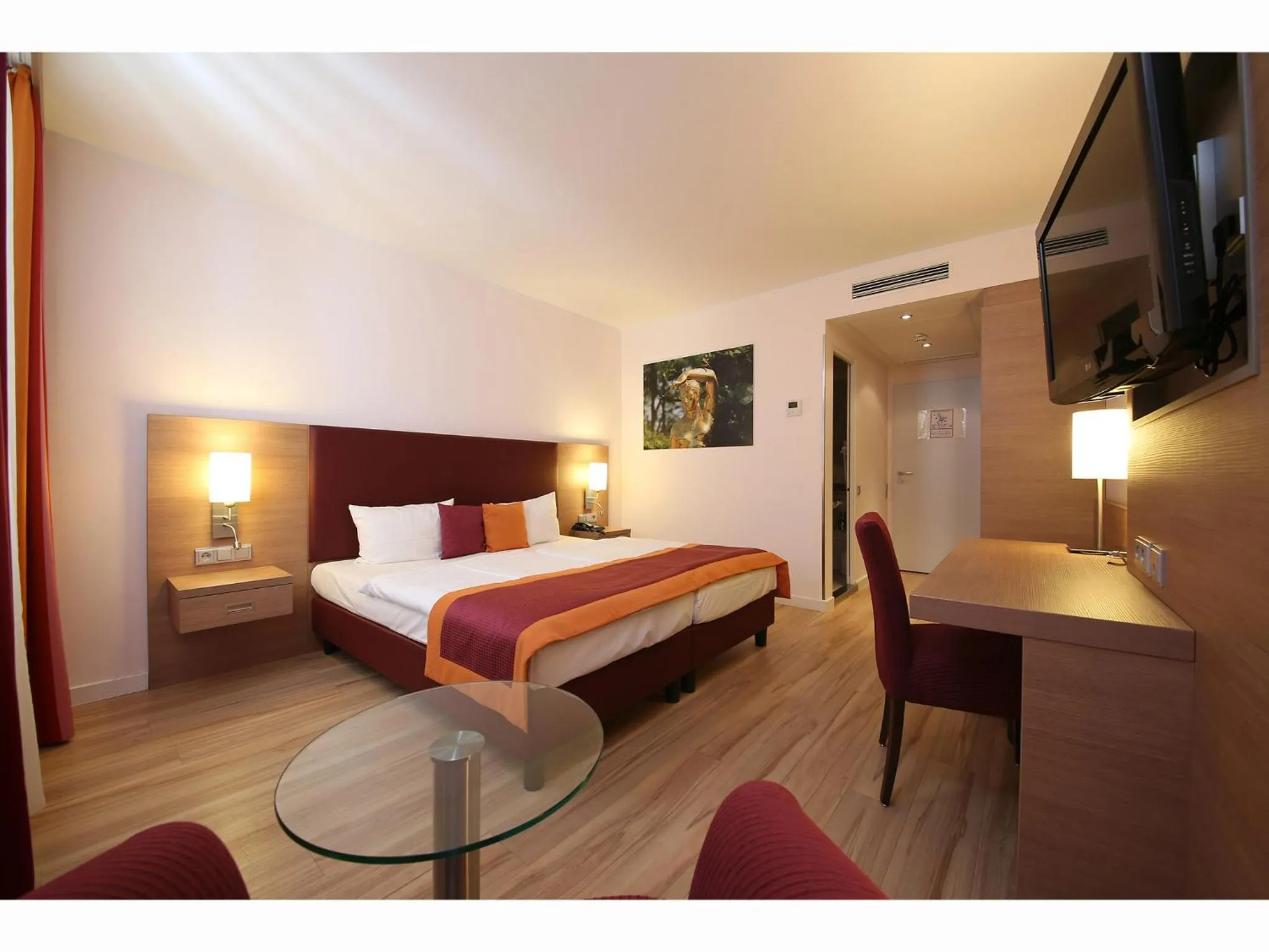 Photo of the whole room, Bed in Congress Hotel am Stadtpark