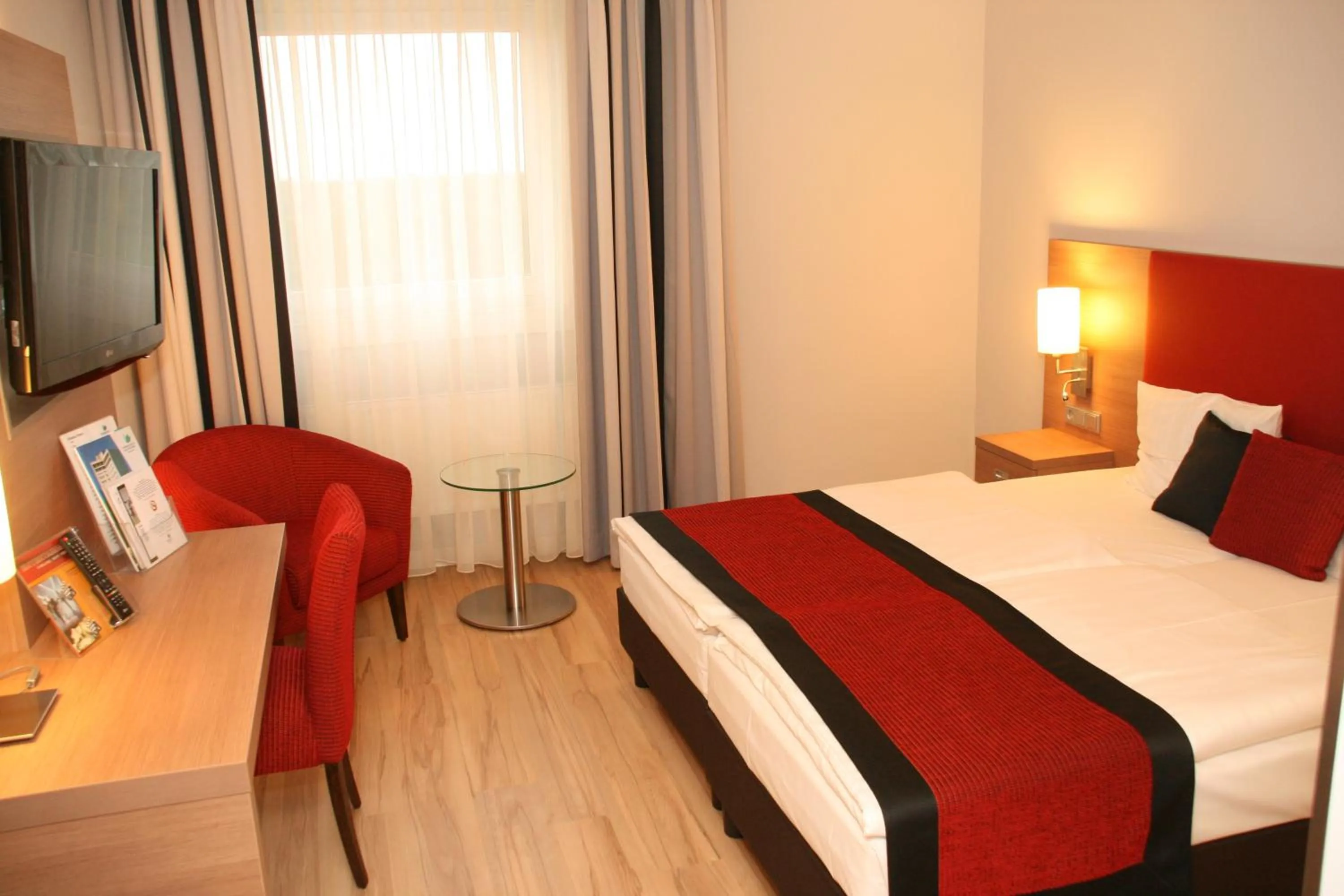 Photo of the whole room, Bed in Congress Hotel am Stadtpark