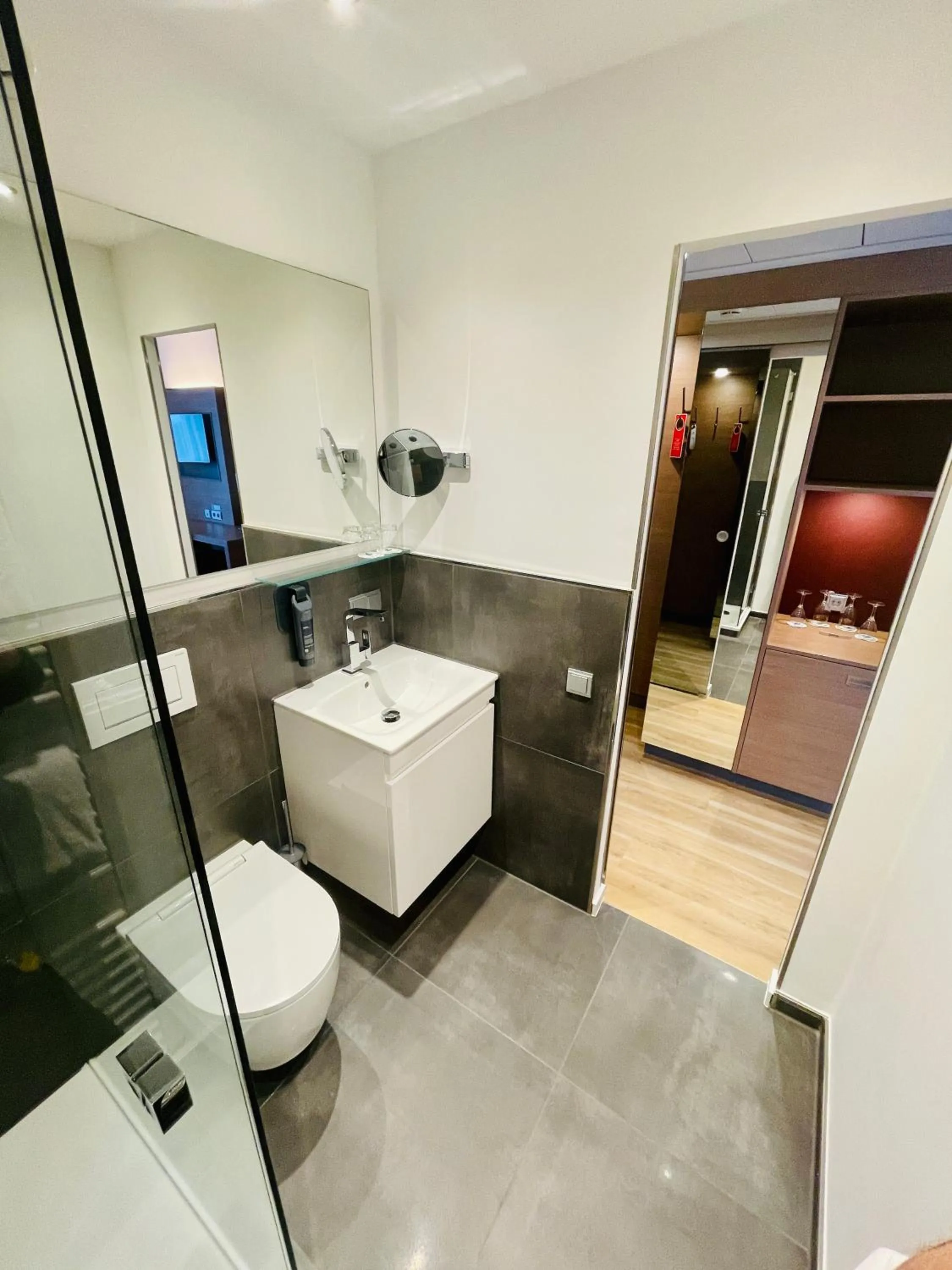 Shower in Congress Hotel am Stadtpark