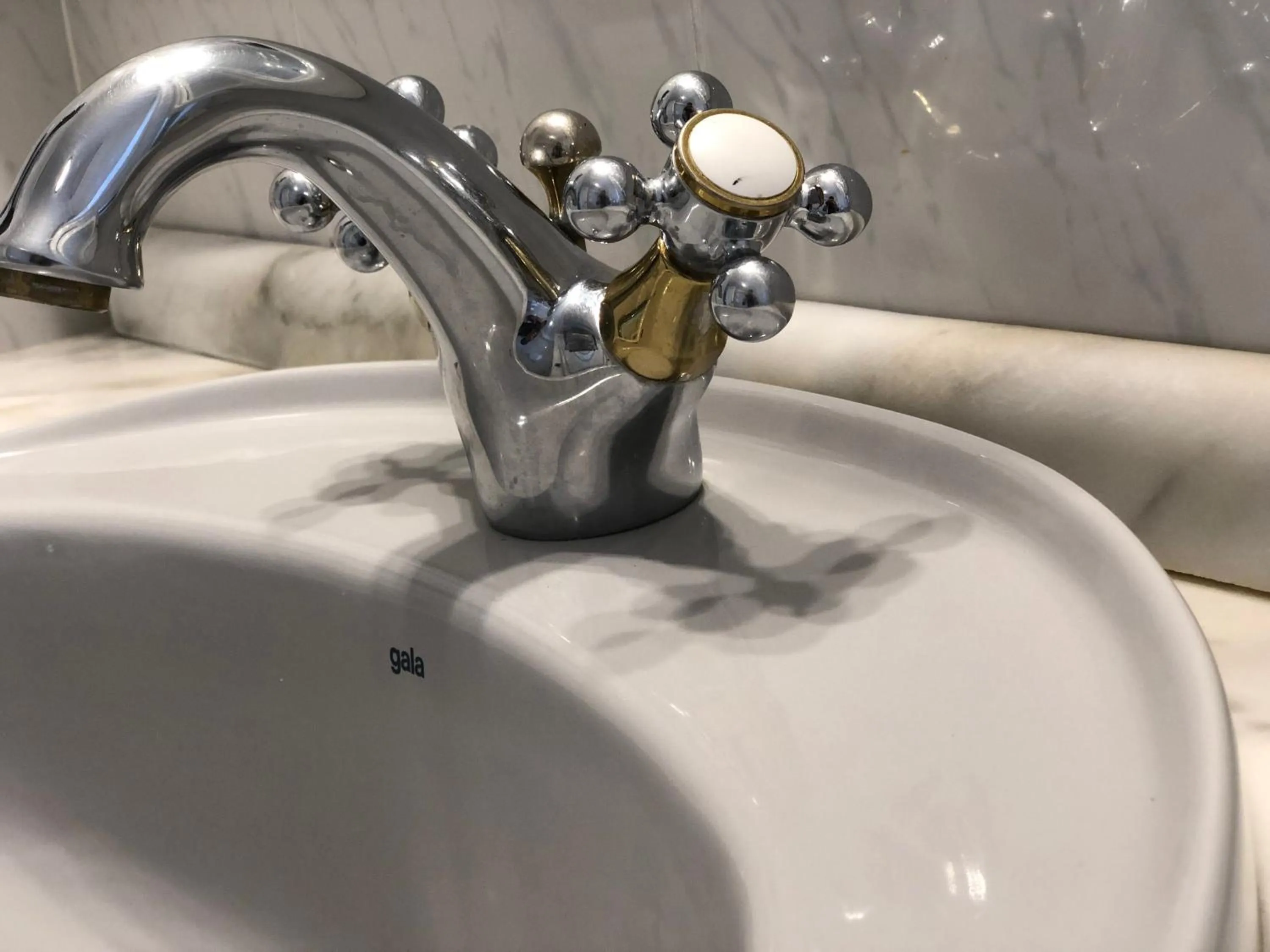 Bathroom in Hotel Sena