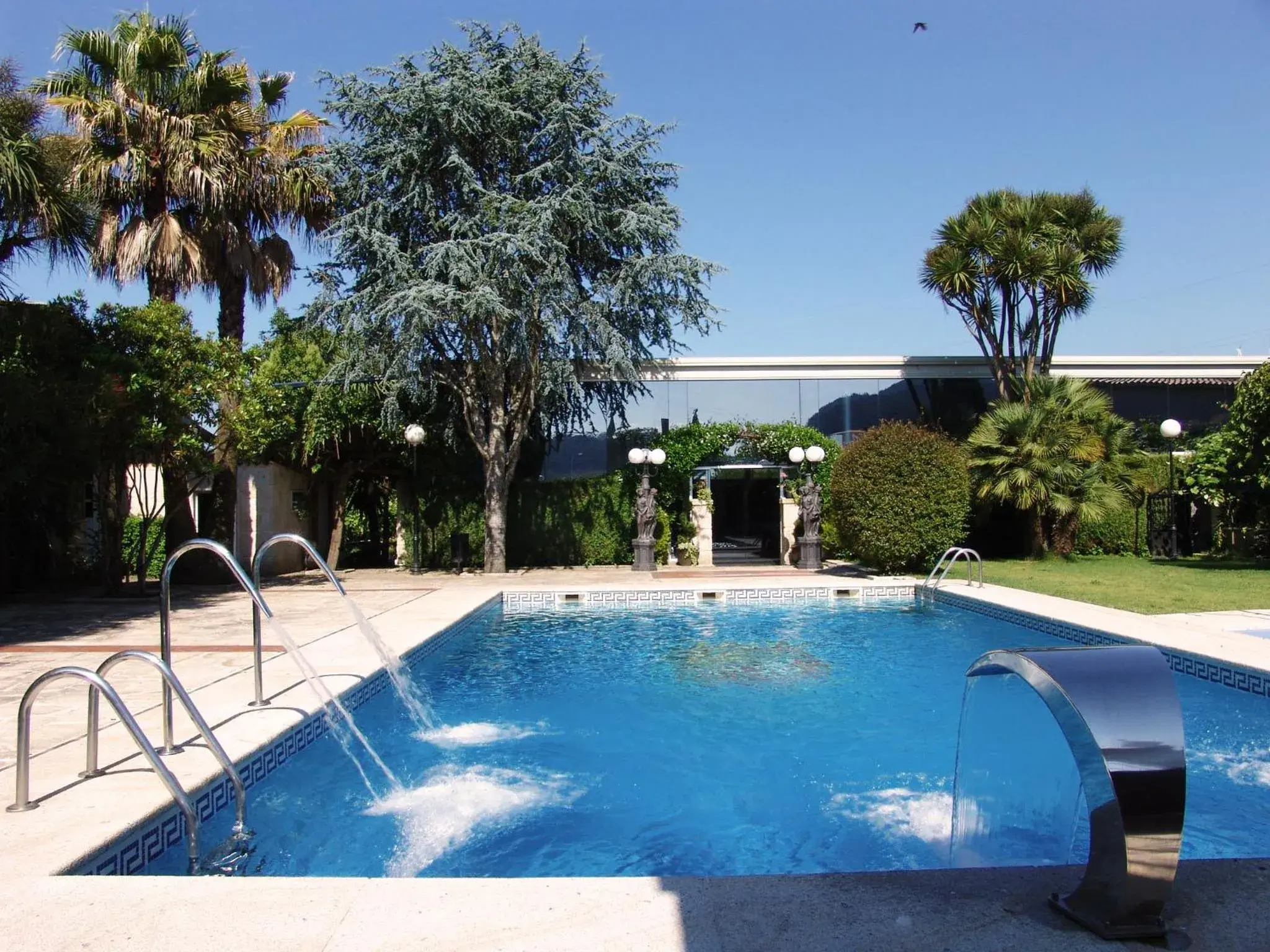 Swimming pool in Hotel Sena Swimming pool in Hotel Sena