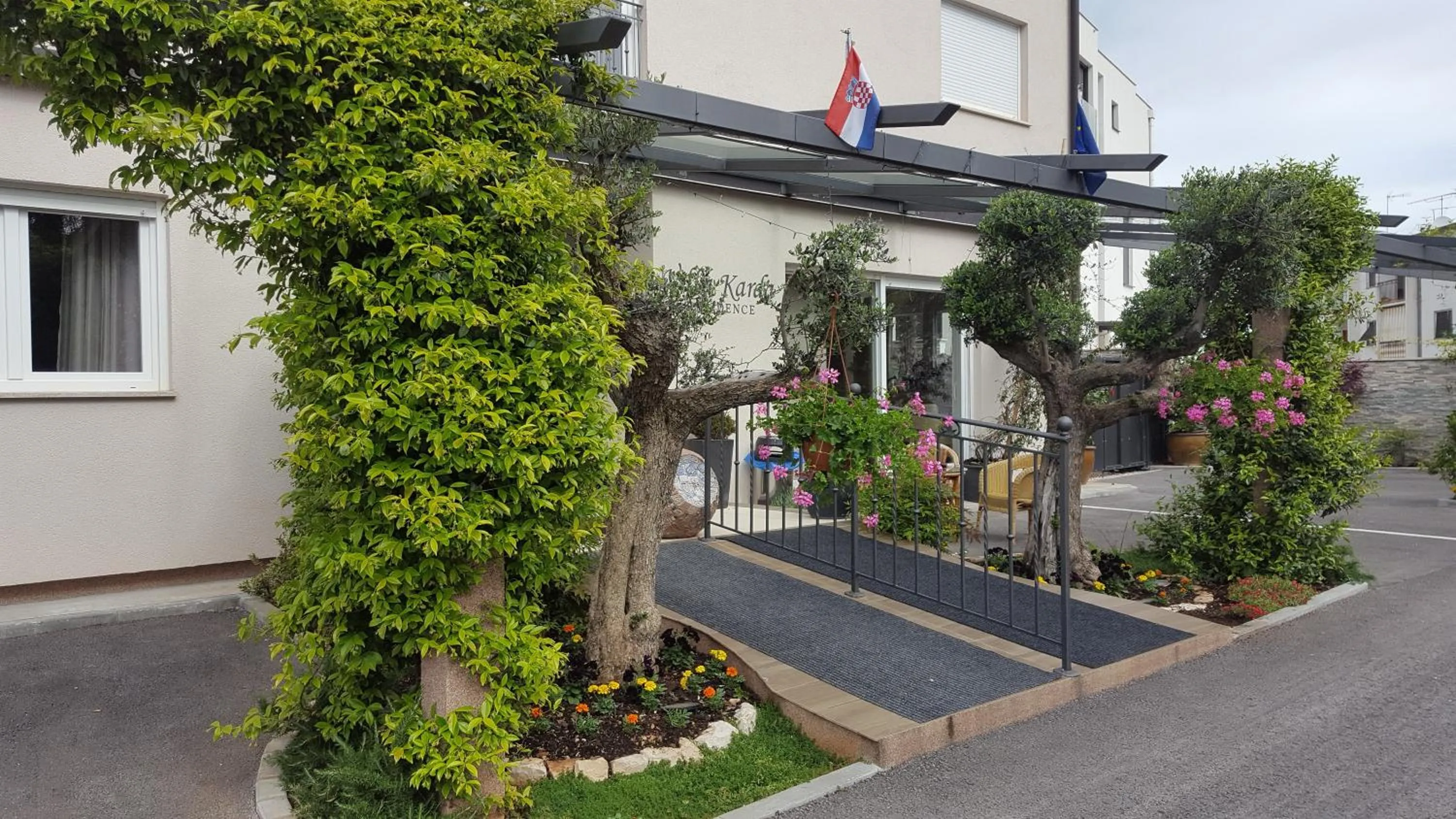 Facade/entrance in Residence Villa Karda