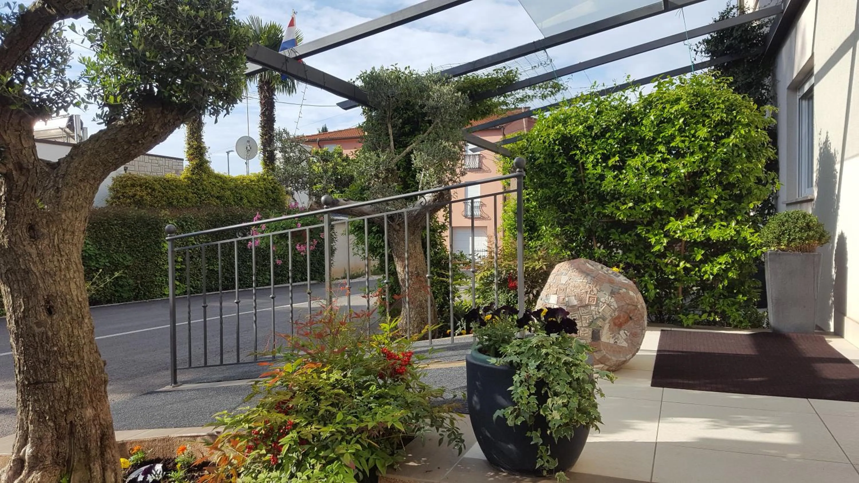 Facade/entrance in Residence Villa Karda