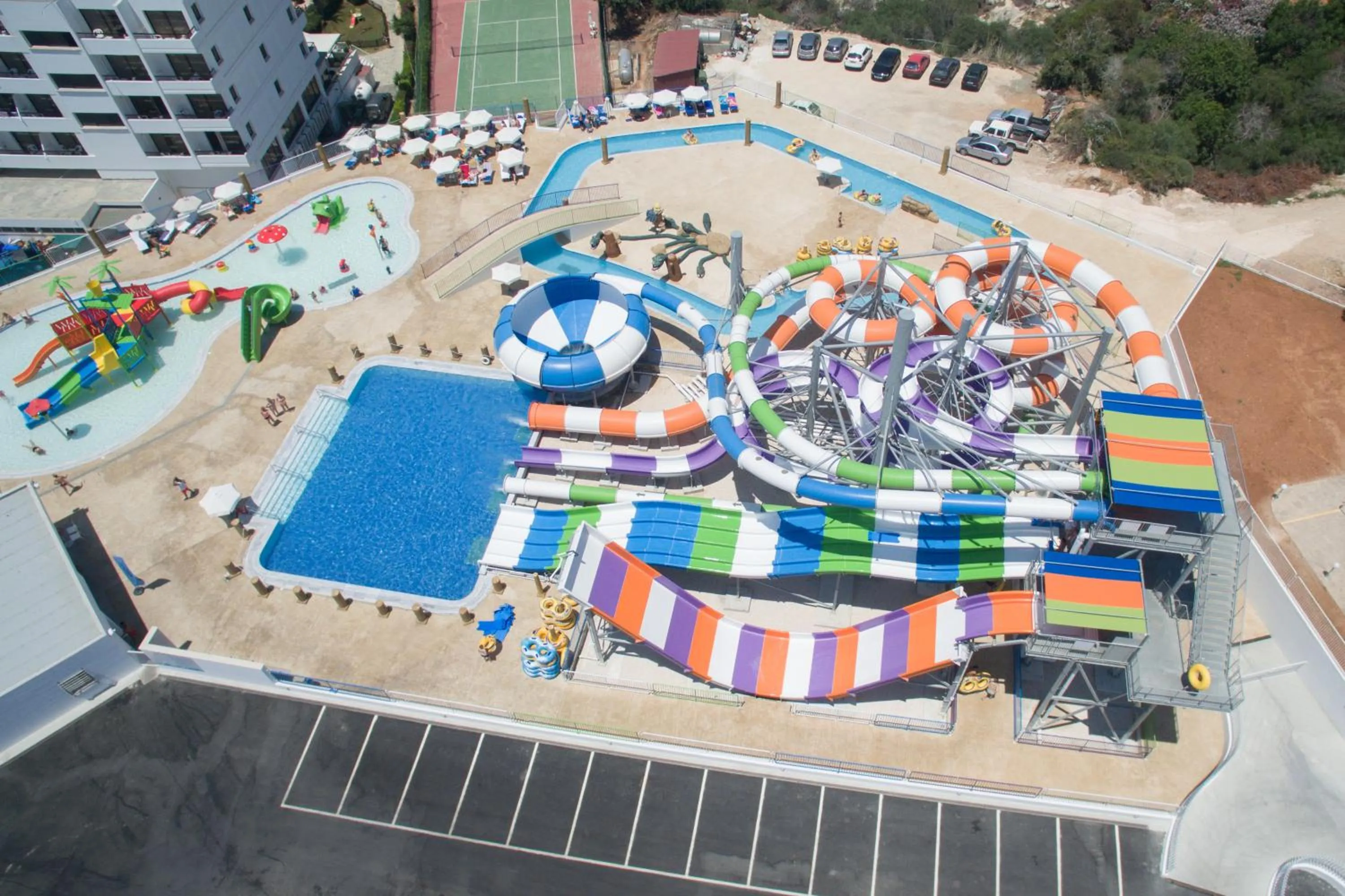 Area and facilities in Tofinis Hotel