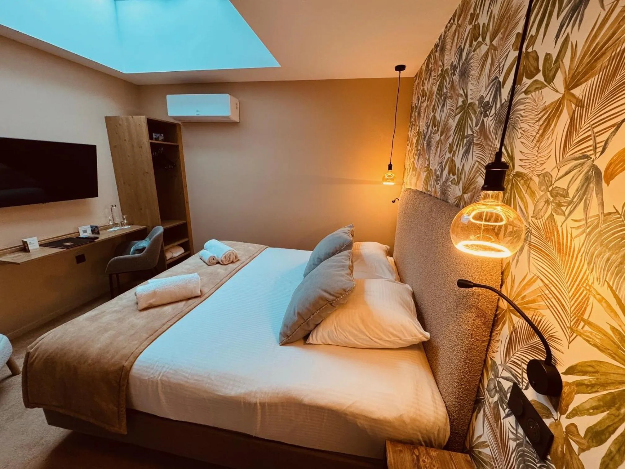 Photo of the whole room, Bed in Domaine de Suzel