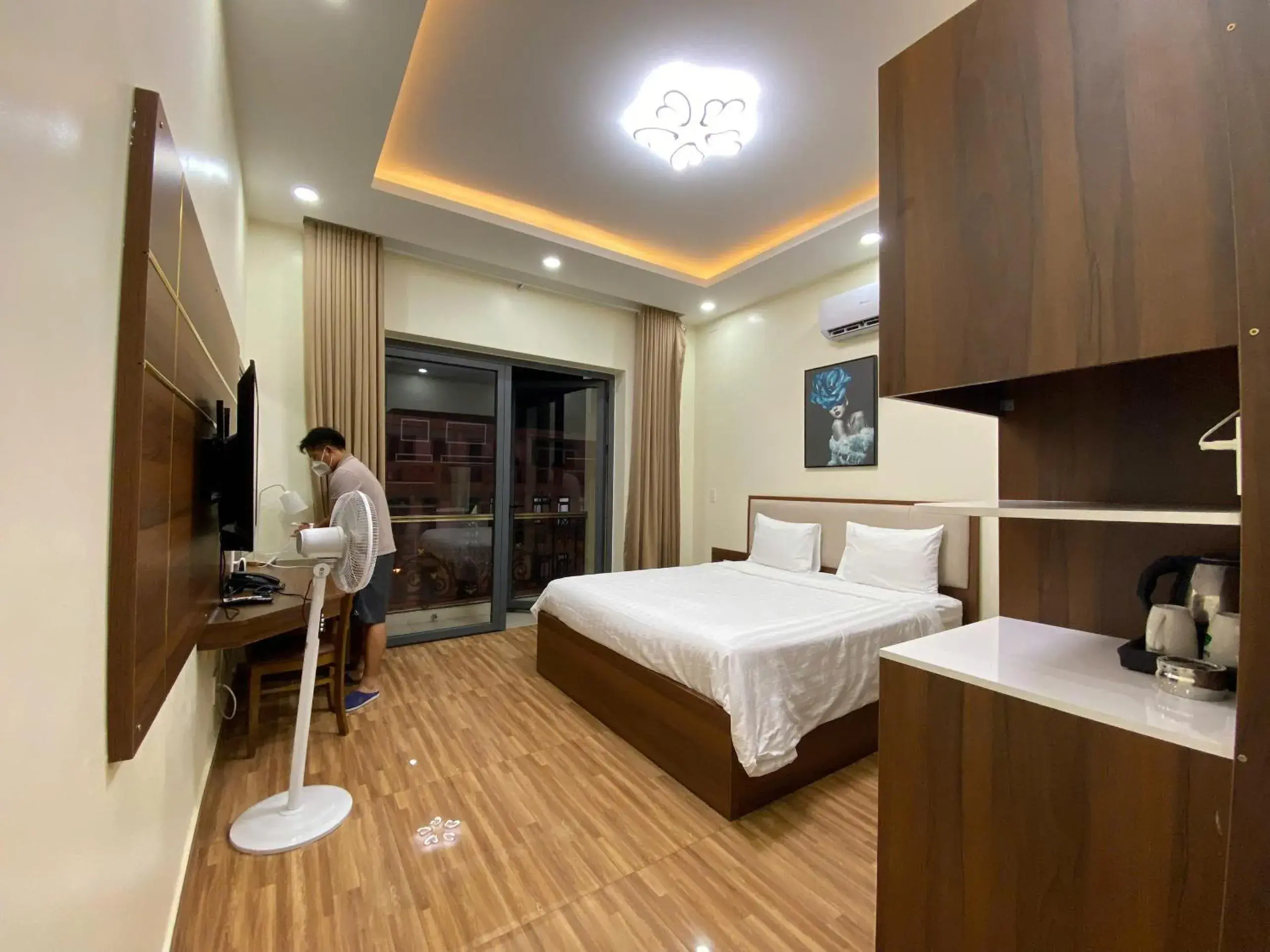 Deluxe Double Room with Balcony in Winston Hotel Riverside Deluxe Double Room with Balcony in Winston Hotel Riverside