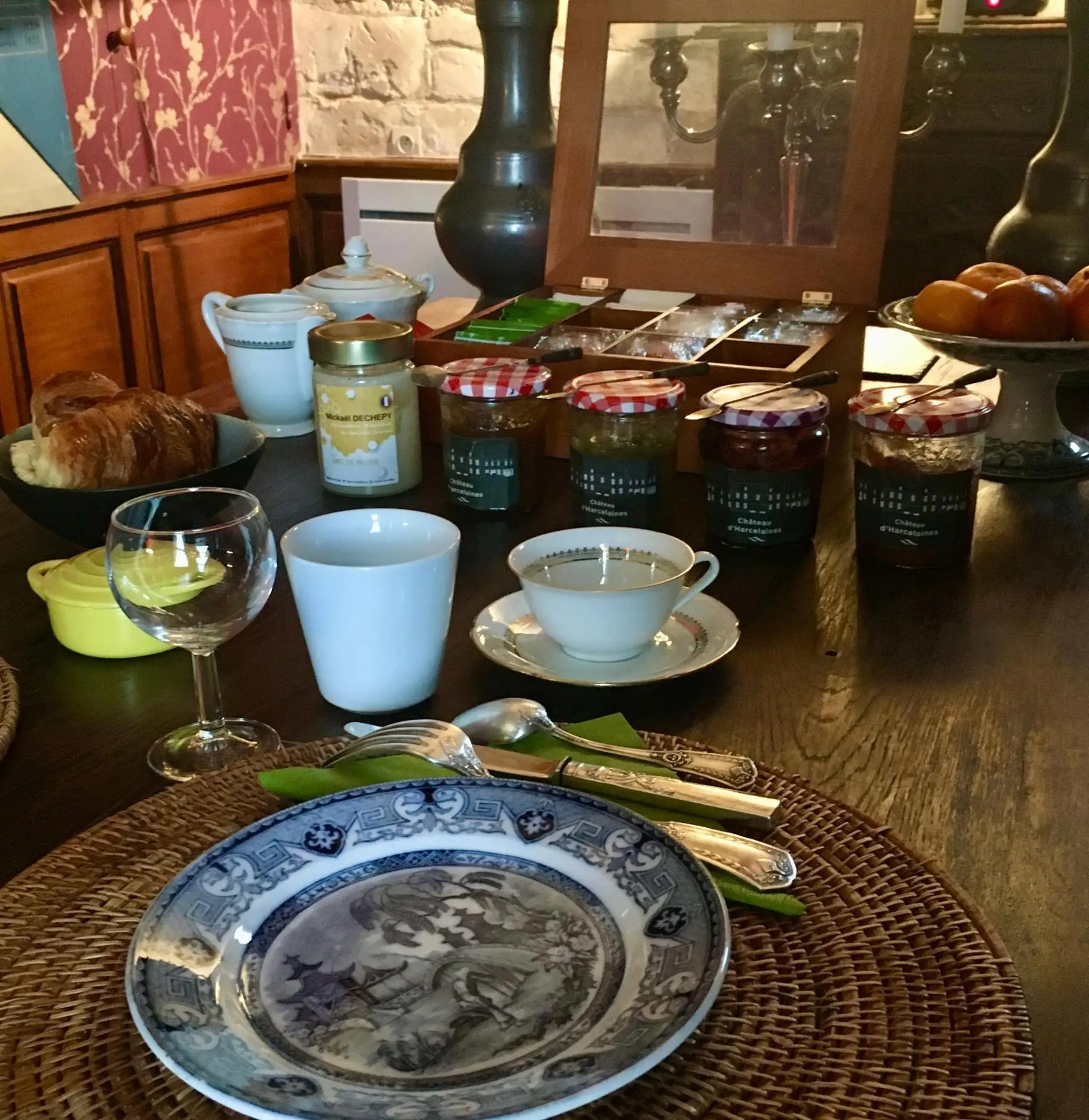 Food and drinks in Château d'Harcelaines Food and drinks in Château d'Harcelaines