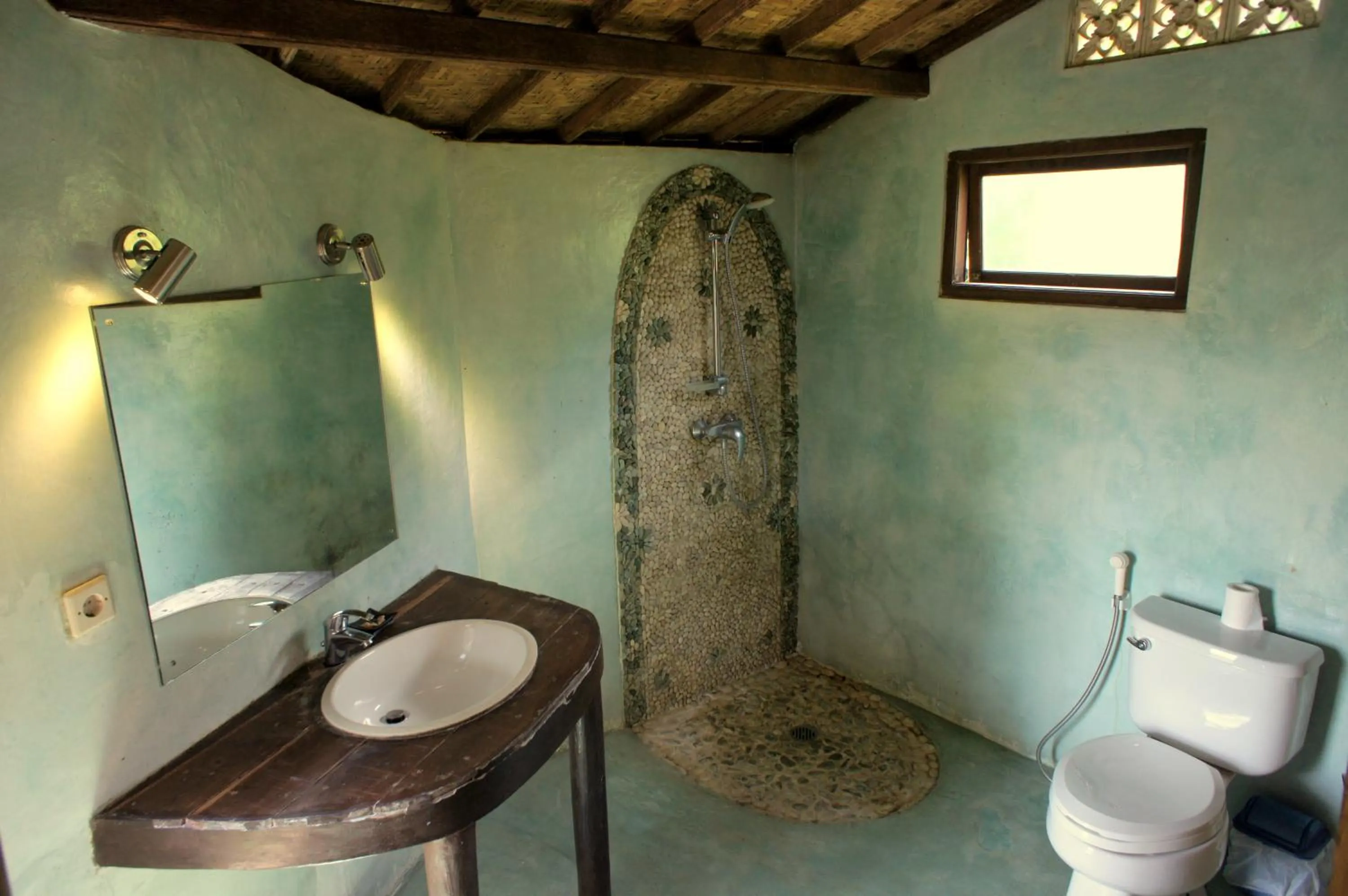 Shower in Prashanti Bali