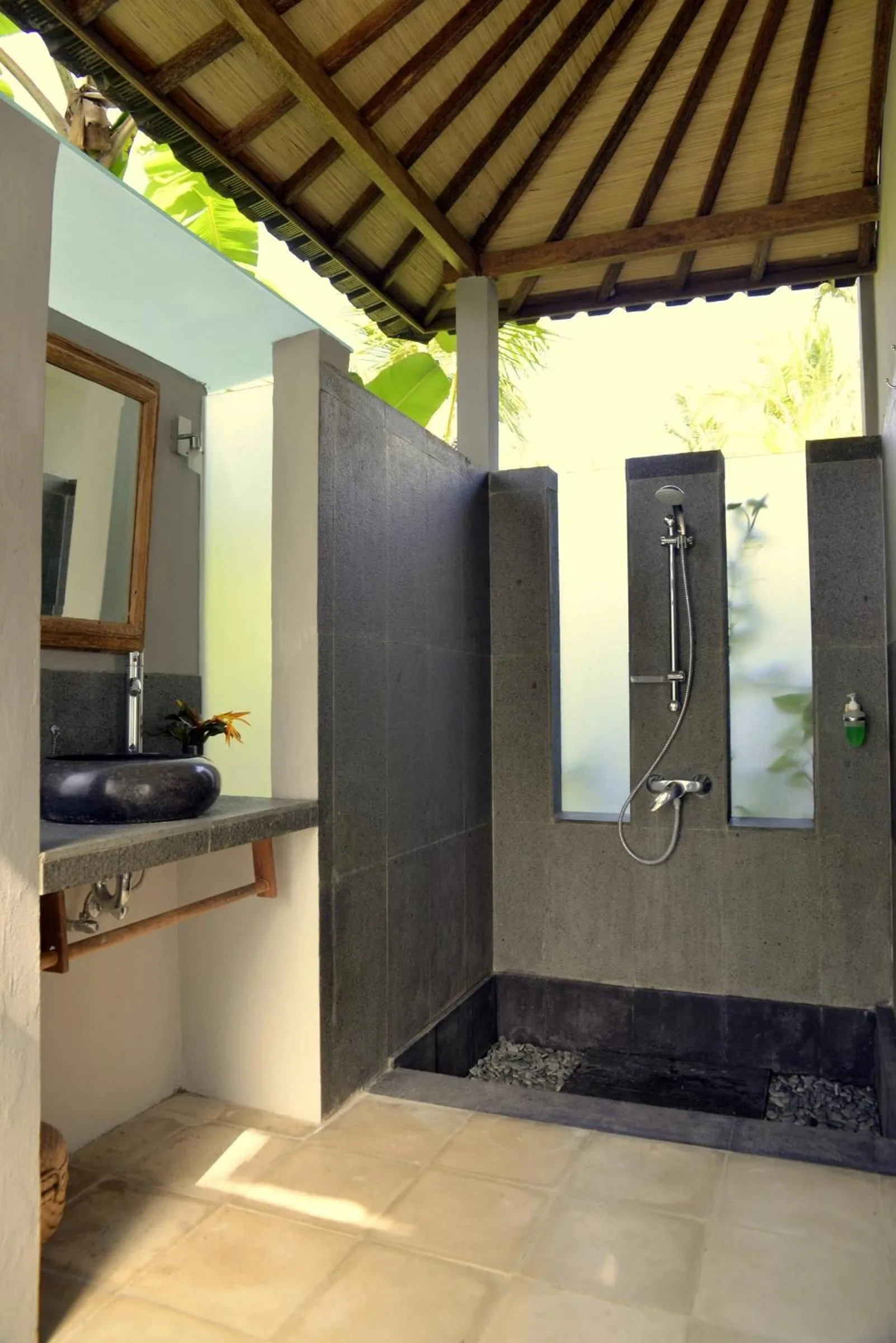 Shower in Prashanti Bali
