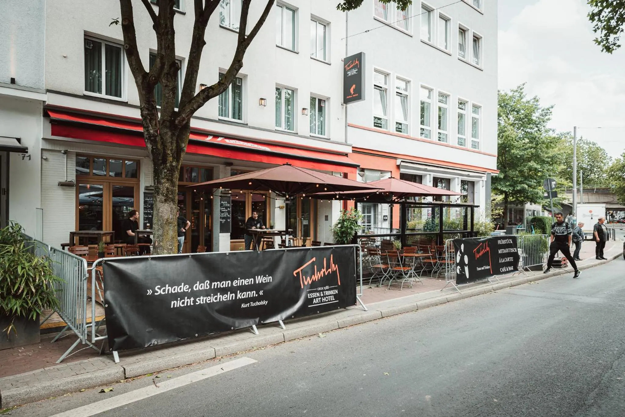 Property building in art Hotel Tucholsky
