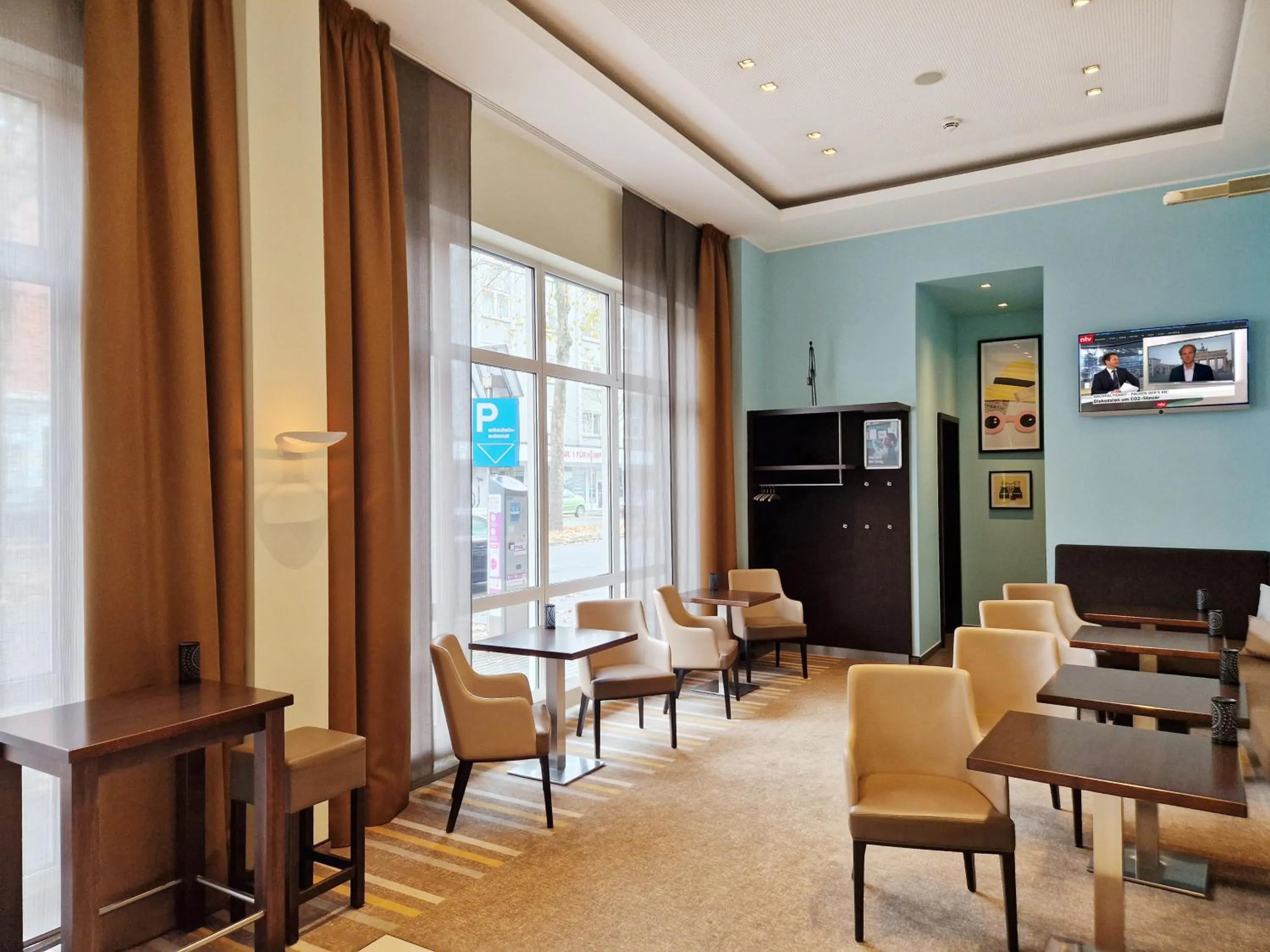 Restaurant/places to eat in Garner Hotel Bochum by IHG