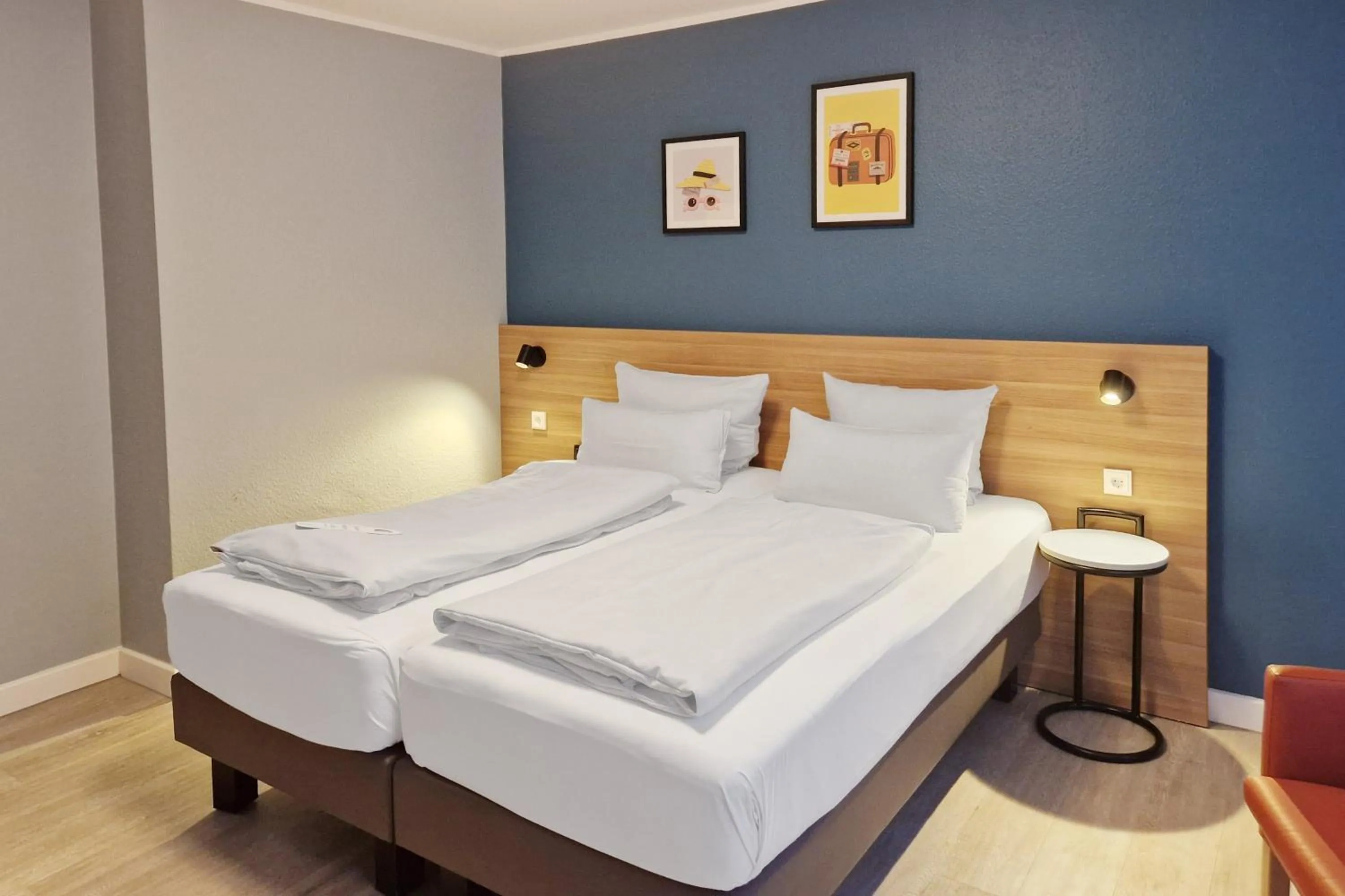 Photo of the whole room, Bed in Garner Hotel Bochum by IHG