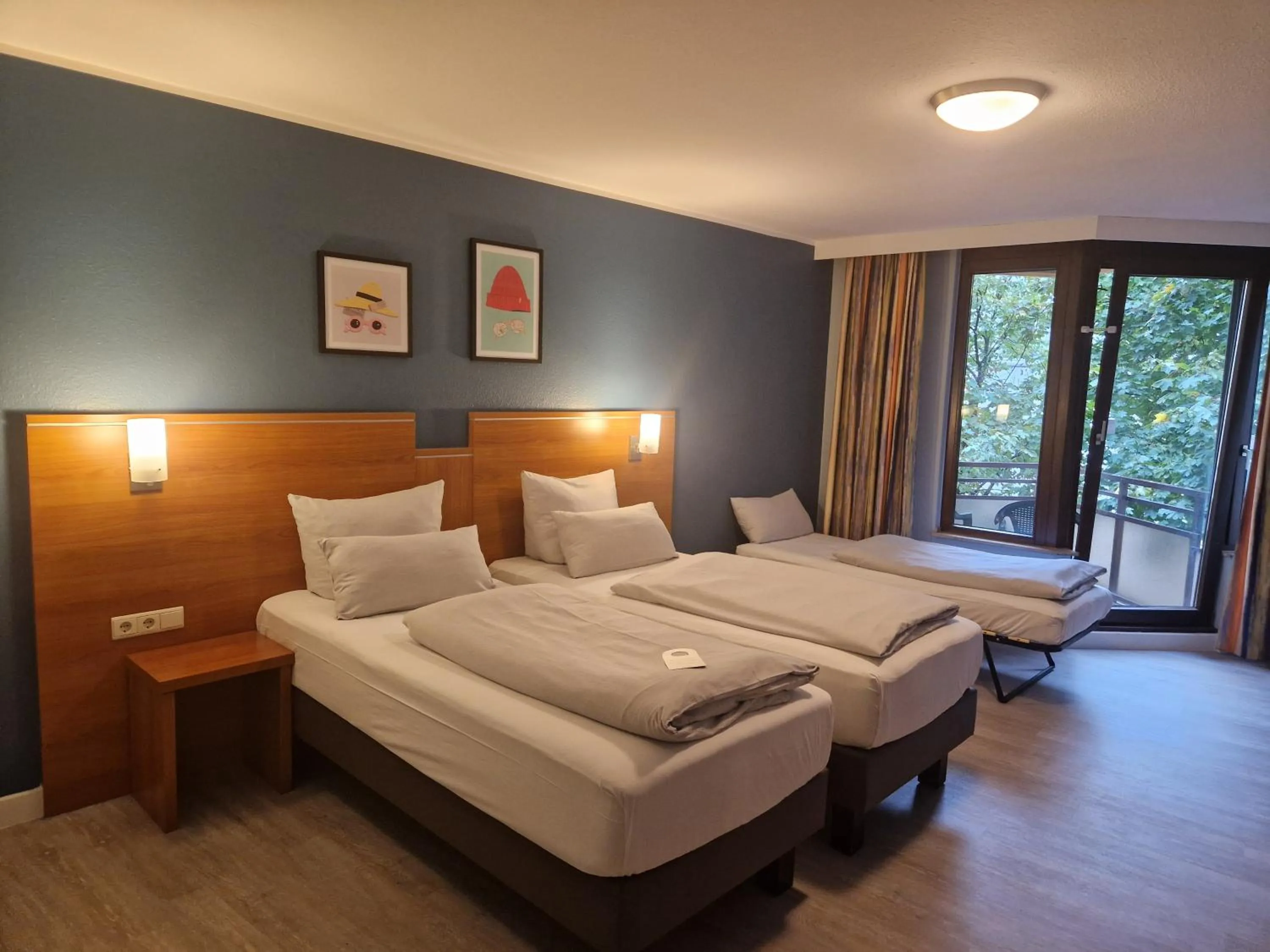 Photo of the whole room, Bed in Garner Hotel Bochum by IHG