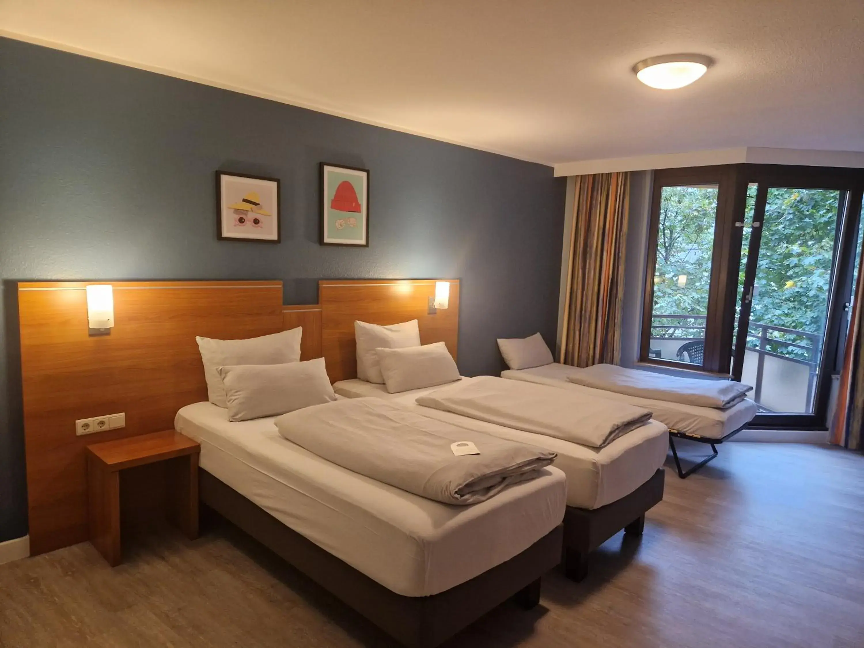 Photo of the whole room, Bed in Garner Hotel Bochum by IHG Photo of the whole room, Bed in Garner Hotel Bochum by IHG