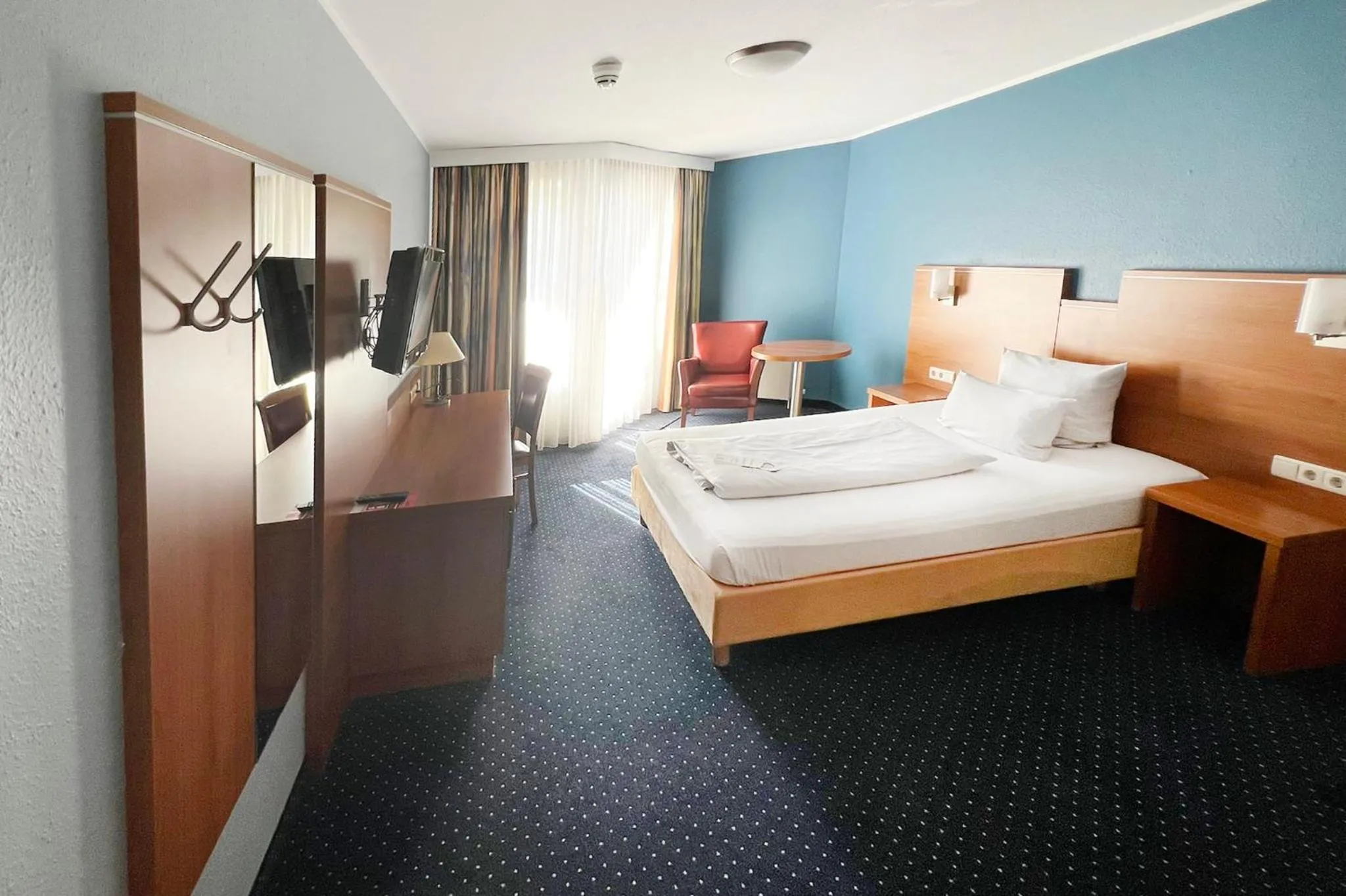 Photo of the whole room, Bed in Garner Hotel Bochum by IHG