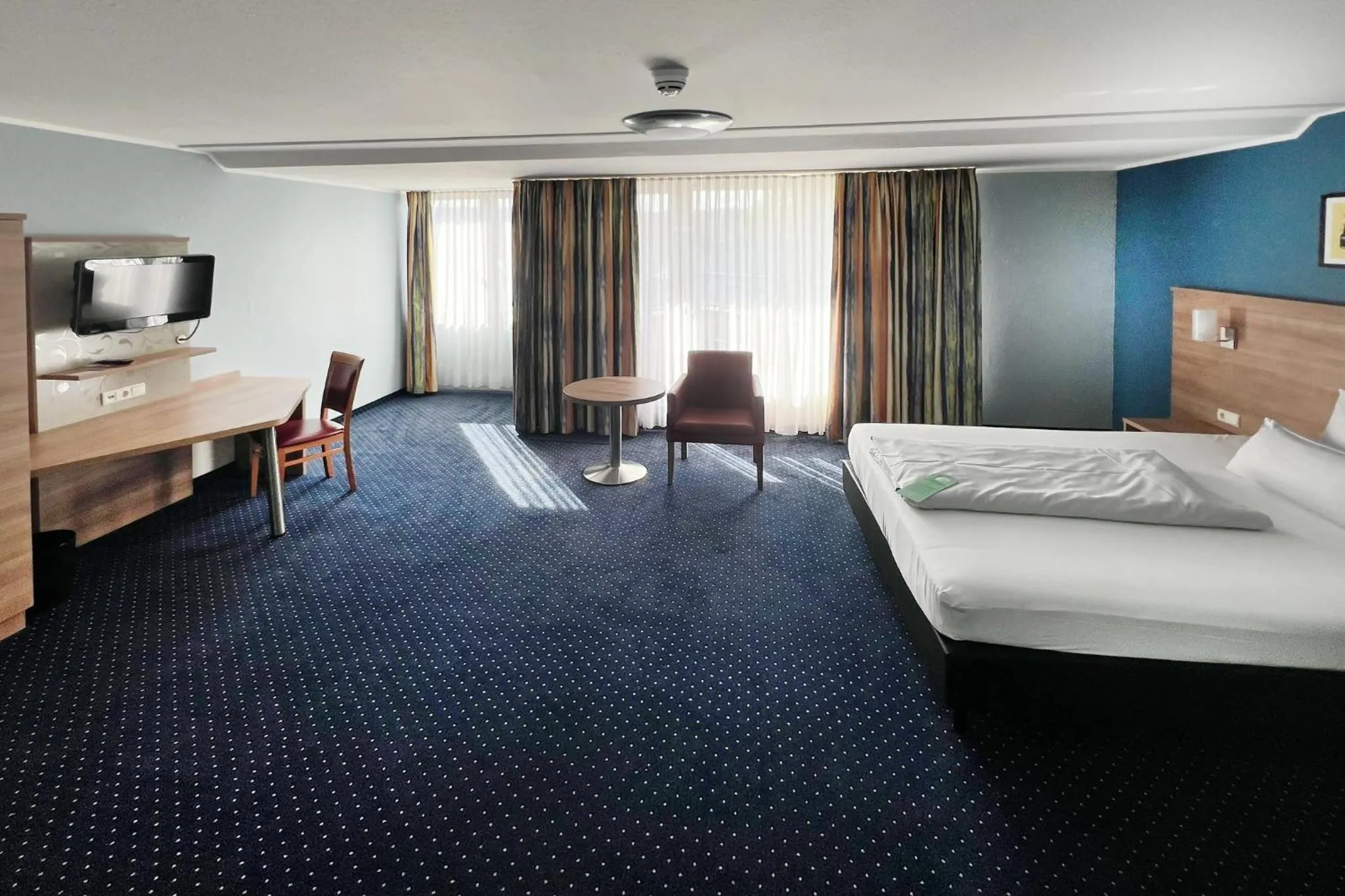 Photo of the whole room, Bed in Garner Hotel Bochum by IHG