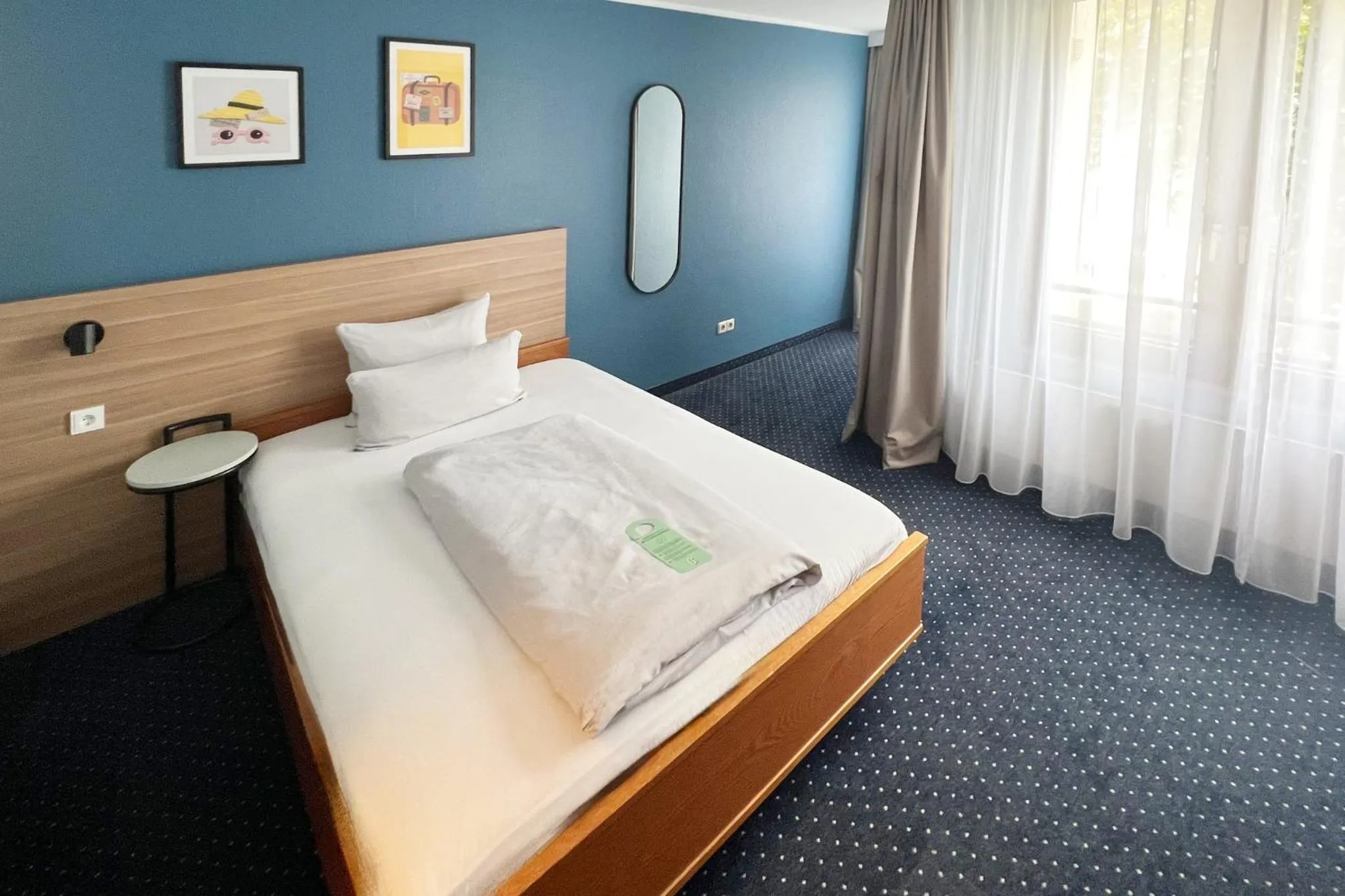 Photo of the whole room, Bed in Garner Hotel Bochum by IHG