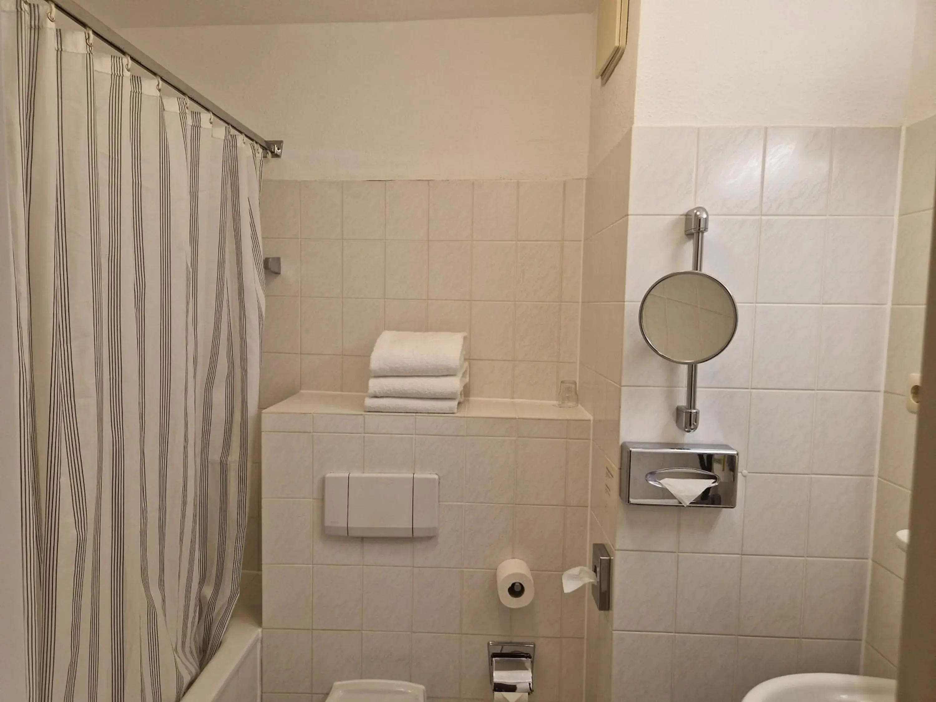 Bathroom in Garner Hotel Bochum by IHG Bathroom in Garner Hotel Bochum by IHG