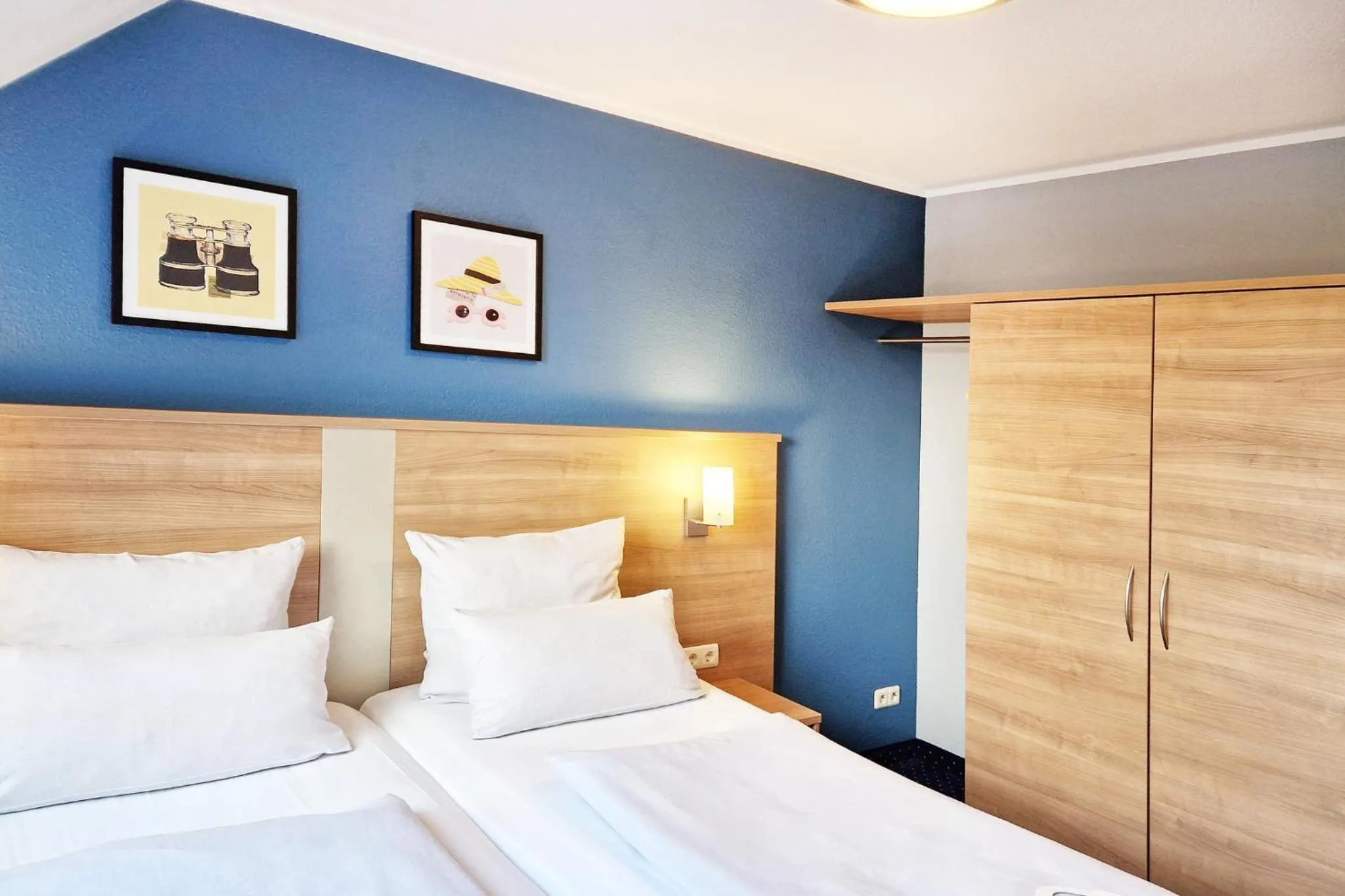 Photo of the whole room, Bed in Garner Hotel Bochum by IHG