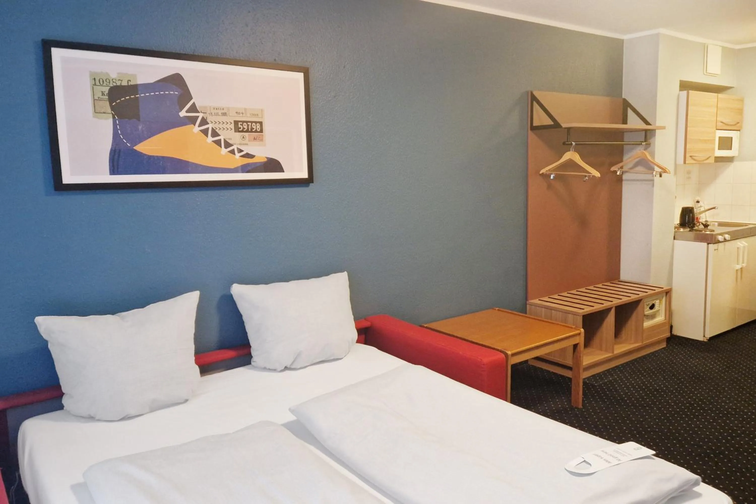 Photo of the whole room, Bed in Garner Hotel Bochum by IHG